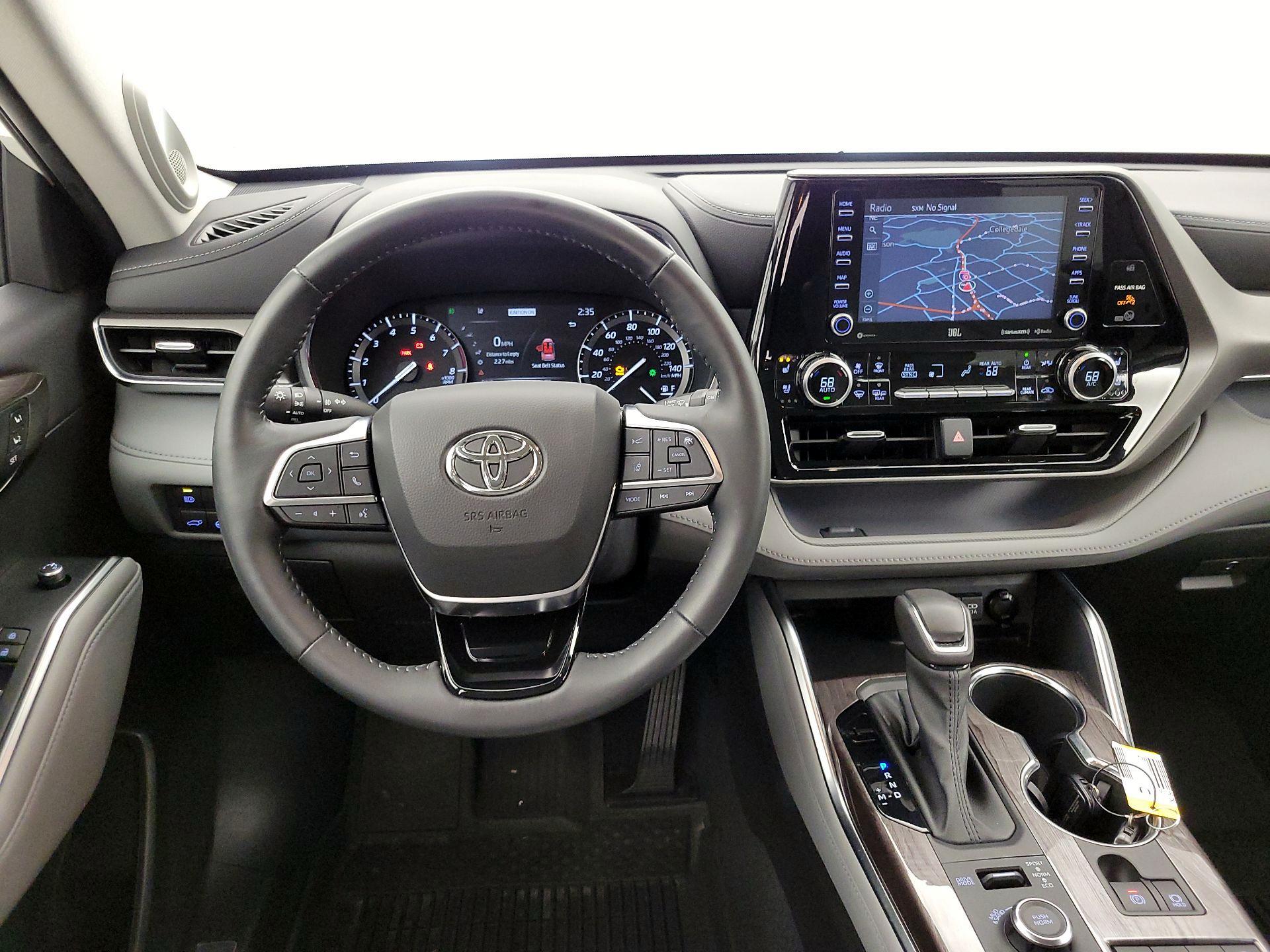 Thumbnail: 2021 Toyota Highlander - 10
