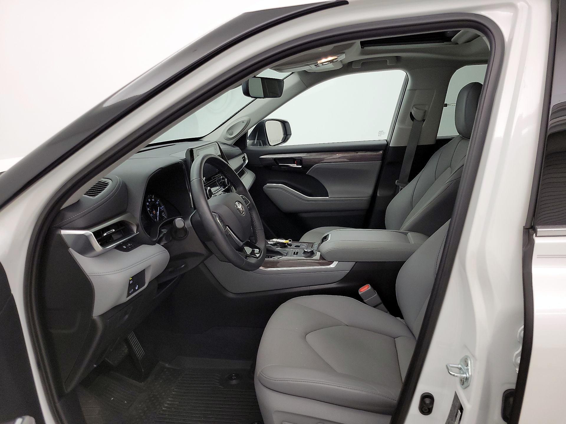 Thumbnail: 2021 Toyota Highlander - 11