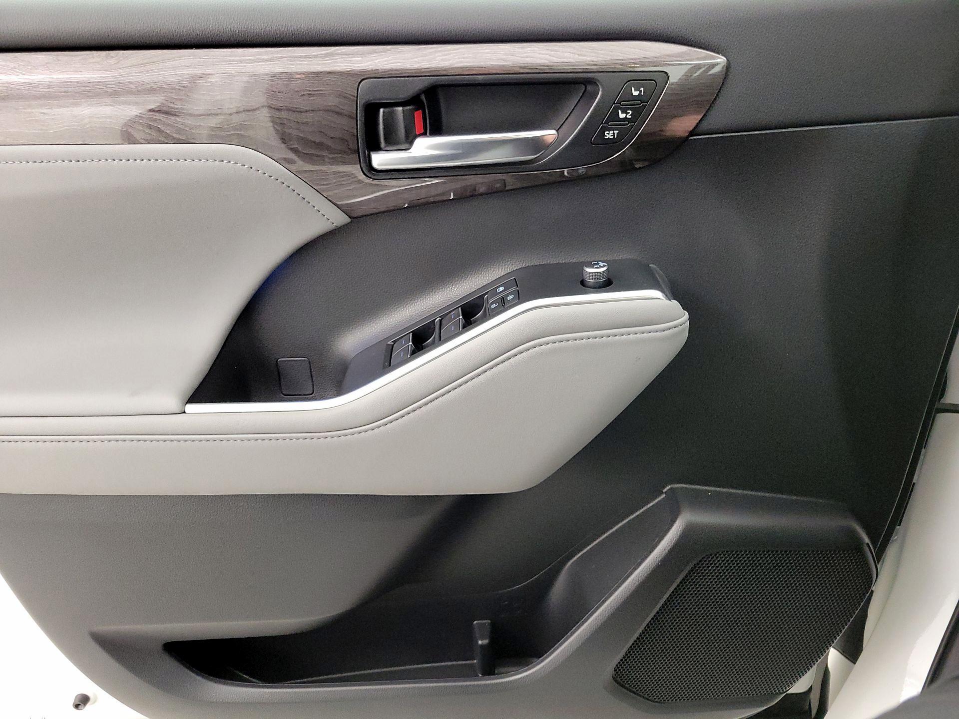 Thumbnail: 2021 Toyota Highlander - 12