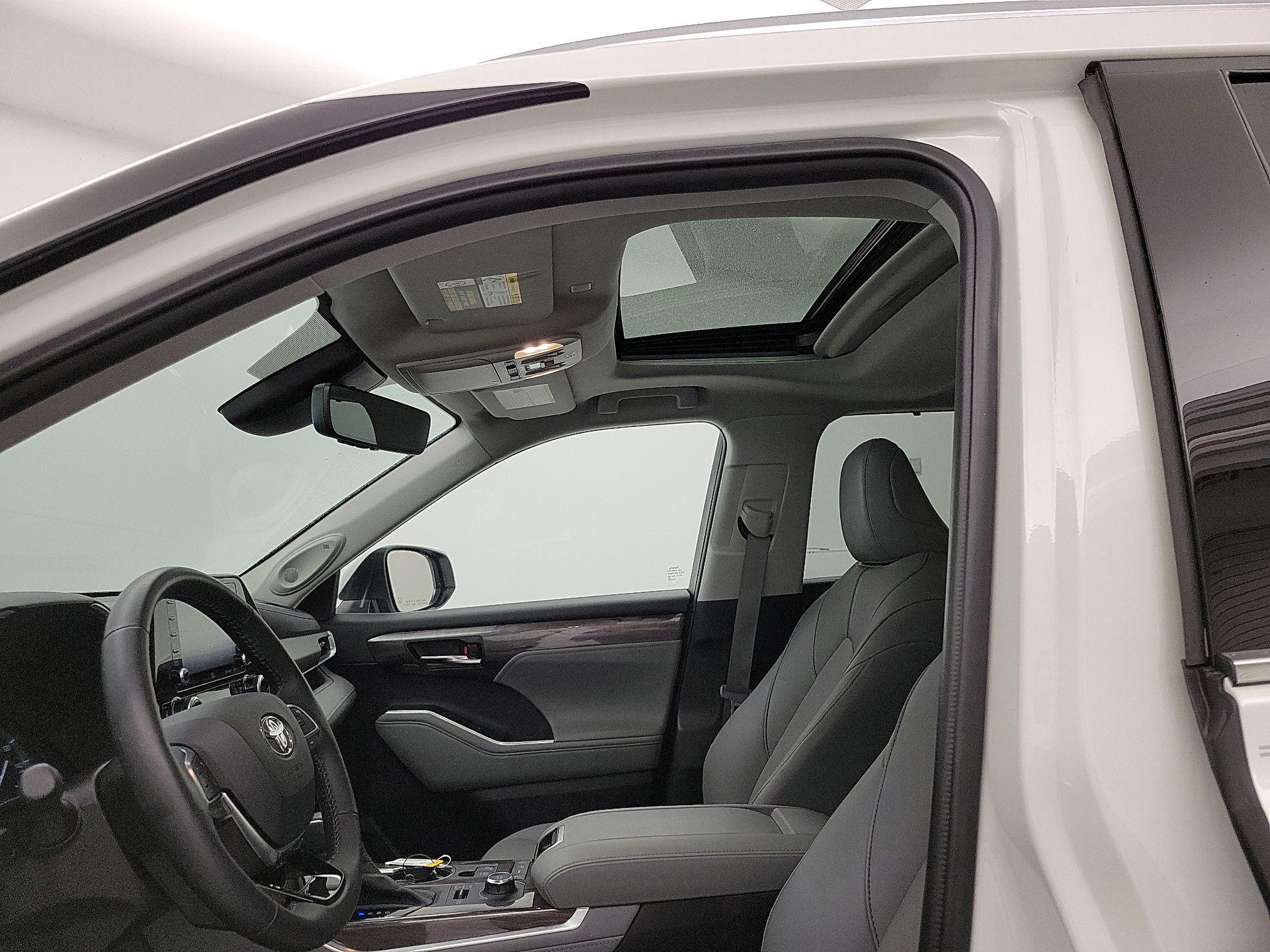 Thumbnail: 2021 Toyota Highlander - 20