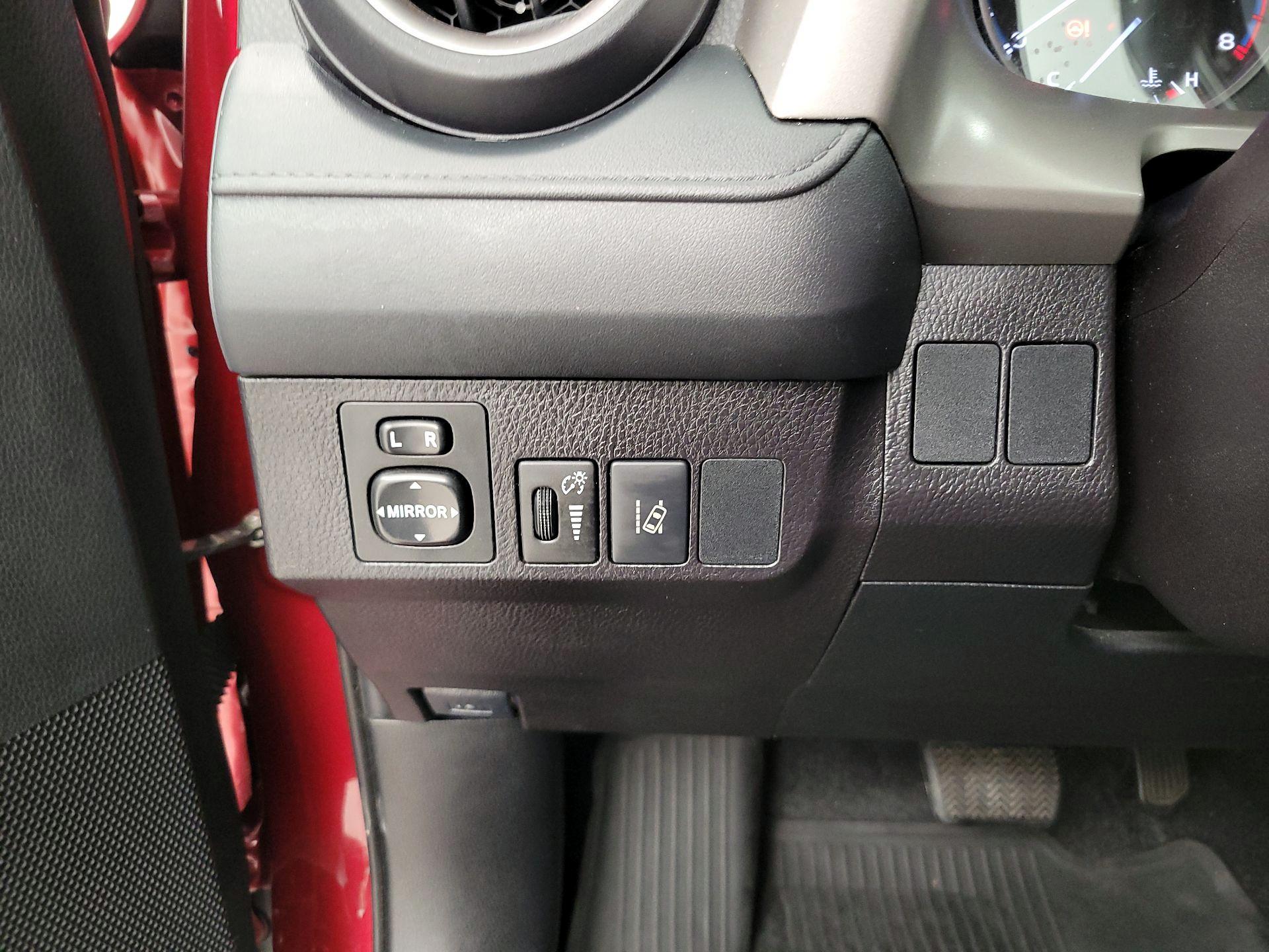 Thumbnail: 2018 Toyota RAV4 - 13