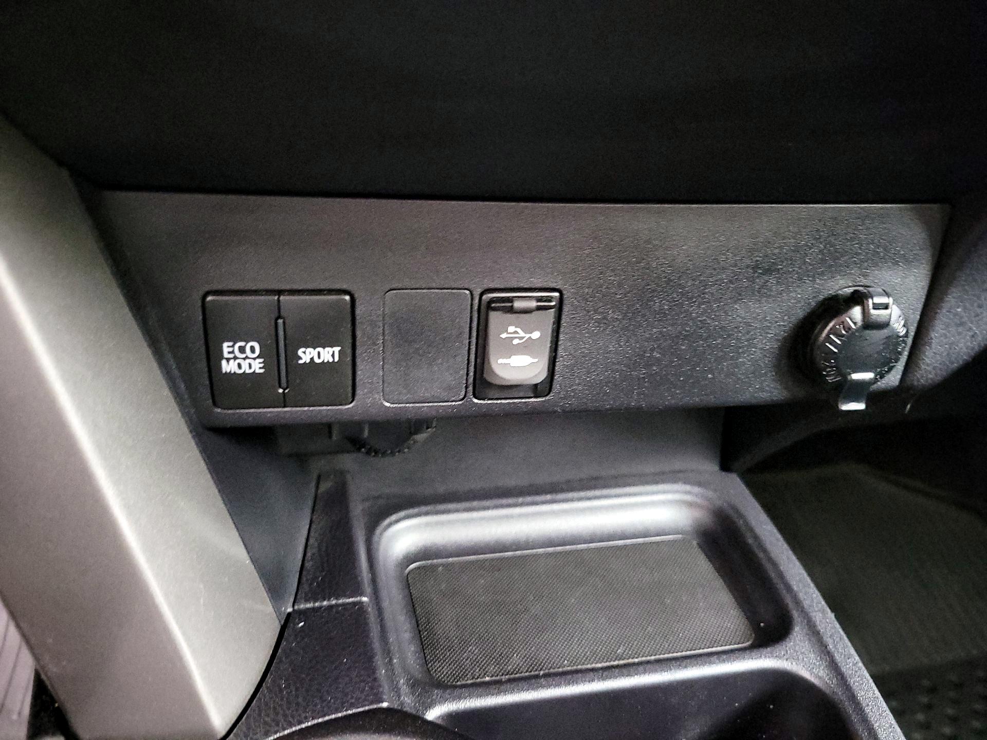 Thumbnail: 2018 Toyota RAV4 - 18