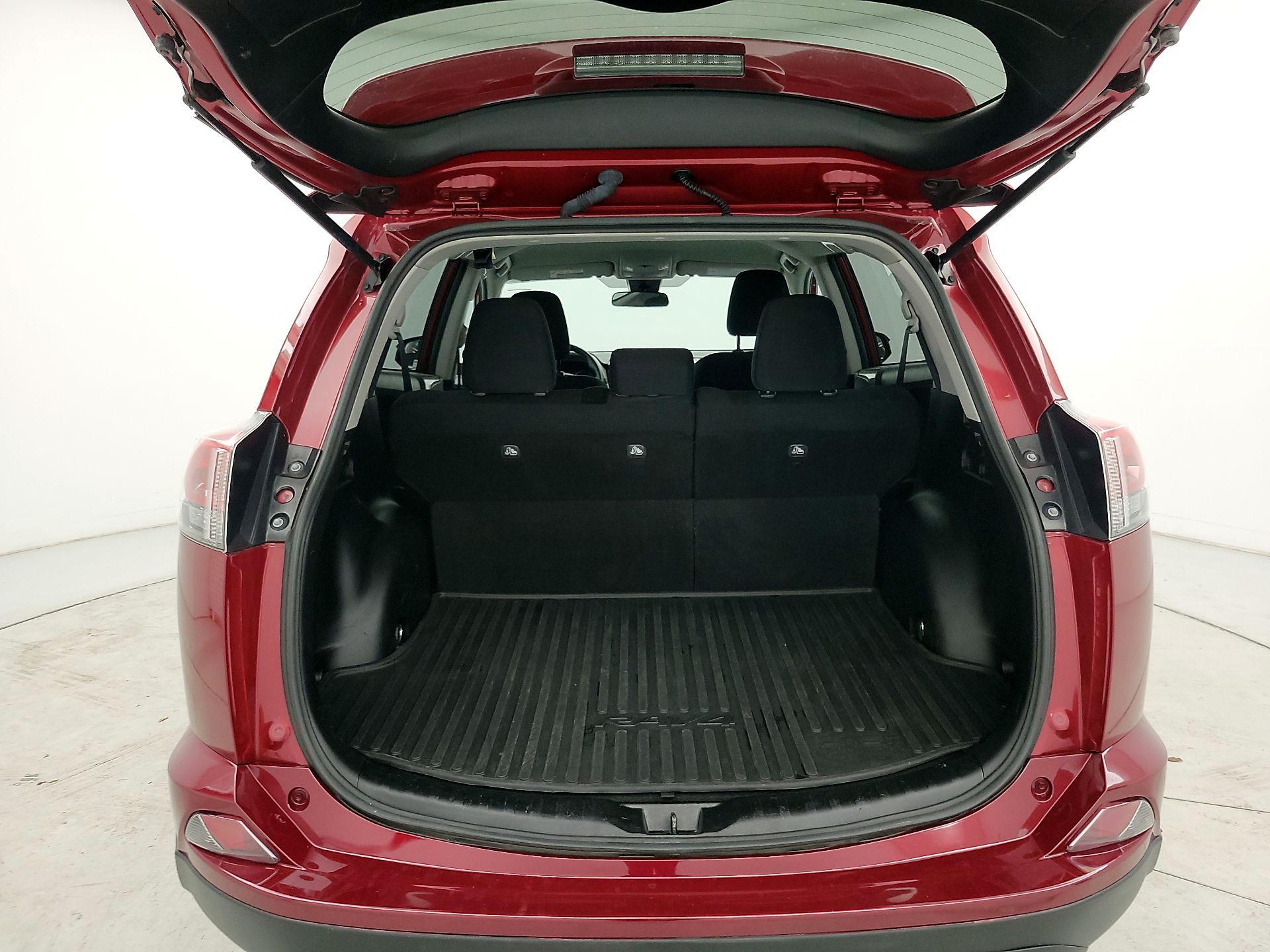 Thumbnail: 2018 Toyota RAV4 - 20