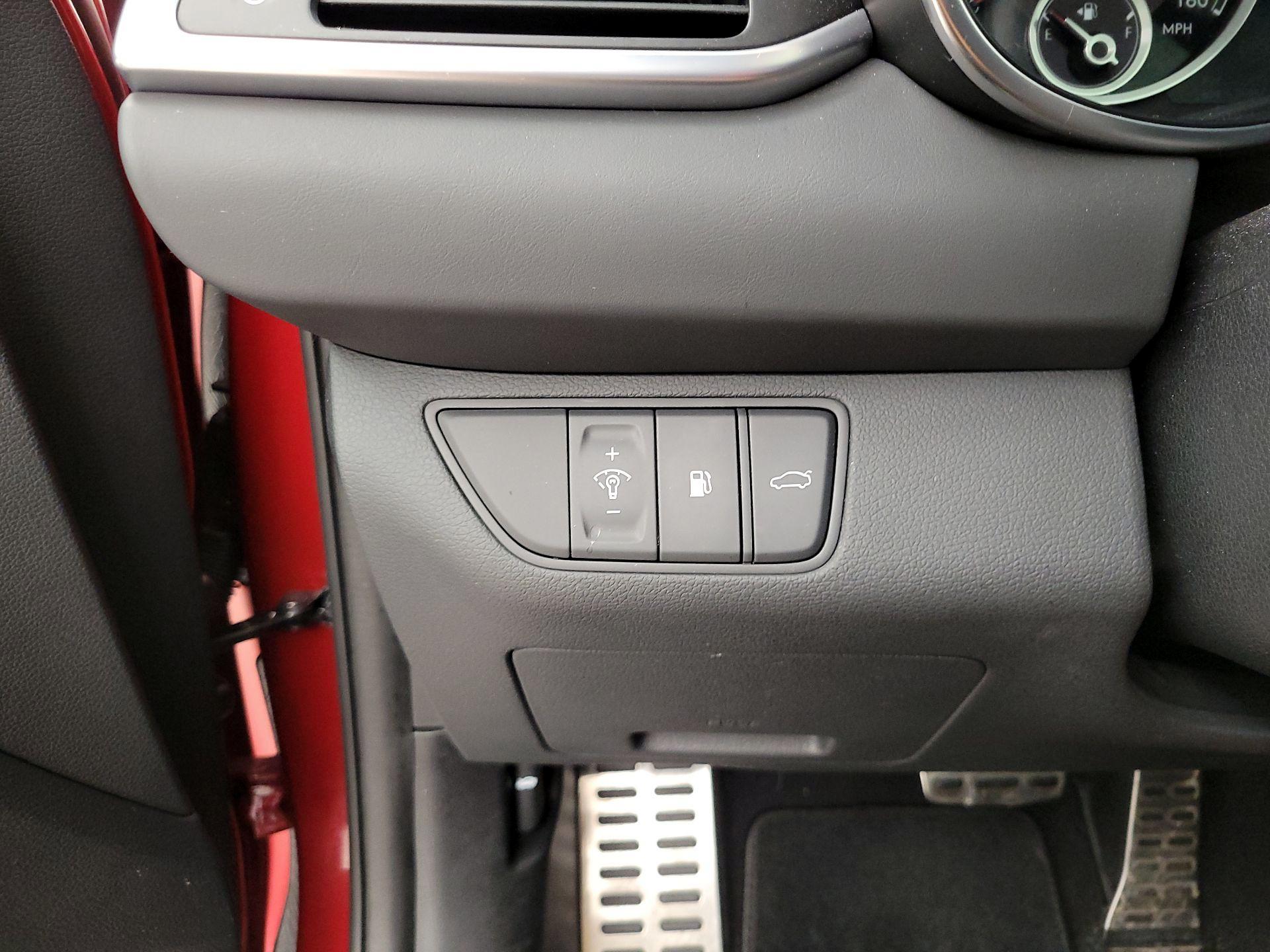 Thumbnail: 2022 Genesis G70 - 13