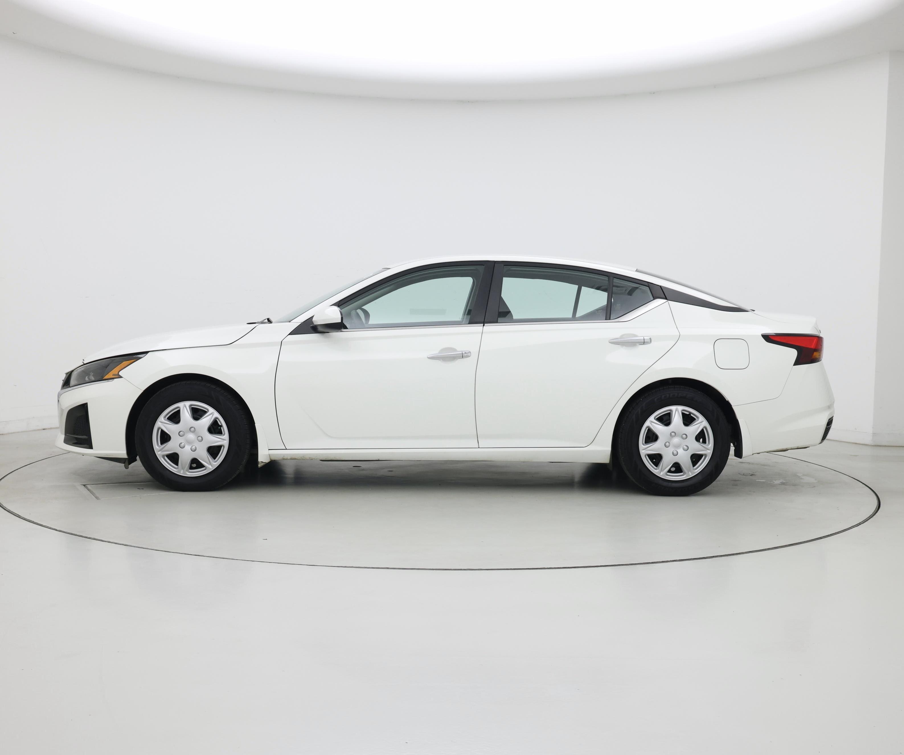 Thumbnail: 2023 Nissan Altima - 3