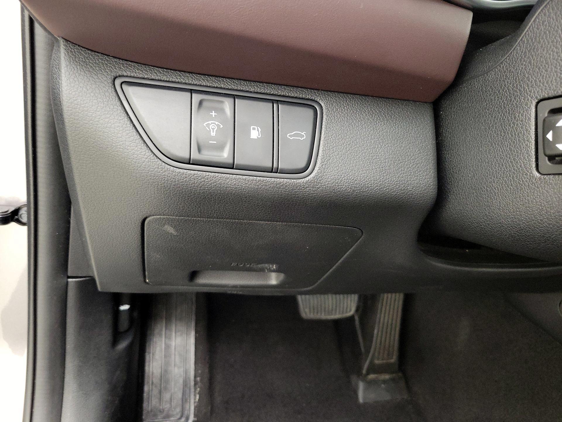 Thumbnail: 2022 Genesis G70 - 13