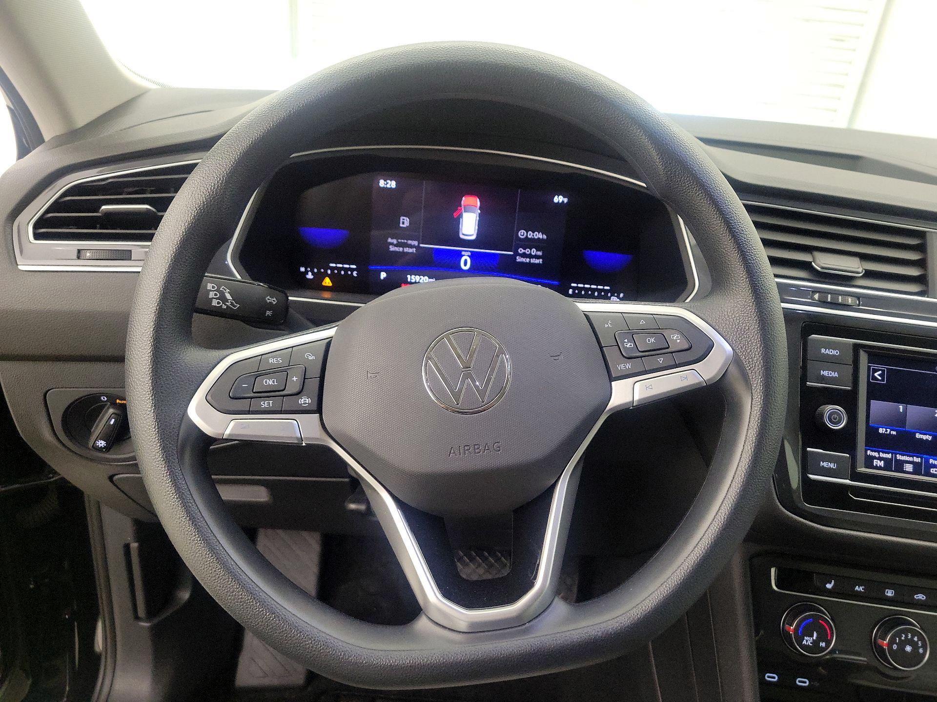 Thumbnail: 2023 Volkswagen Tiguan - 10