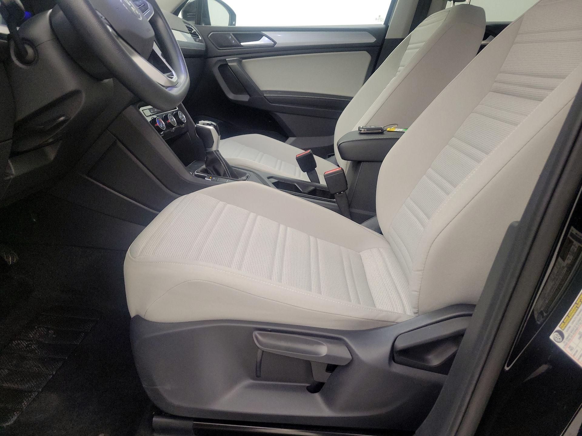 Thumbnail: 2023 Volkswagen Tiguan - 11