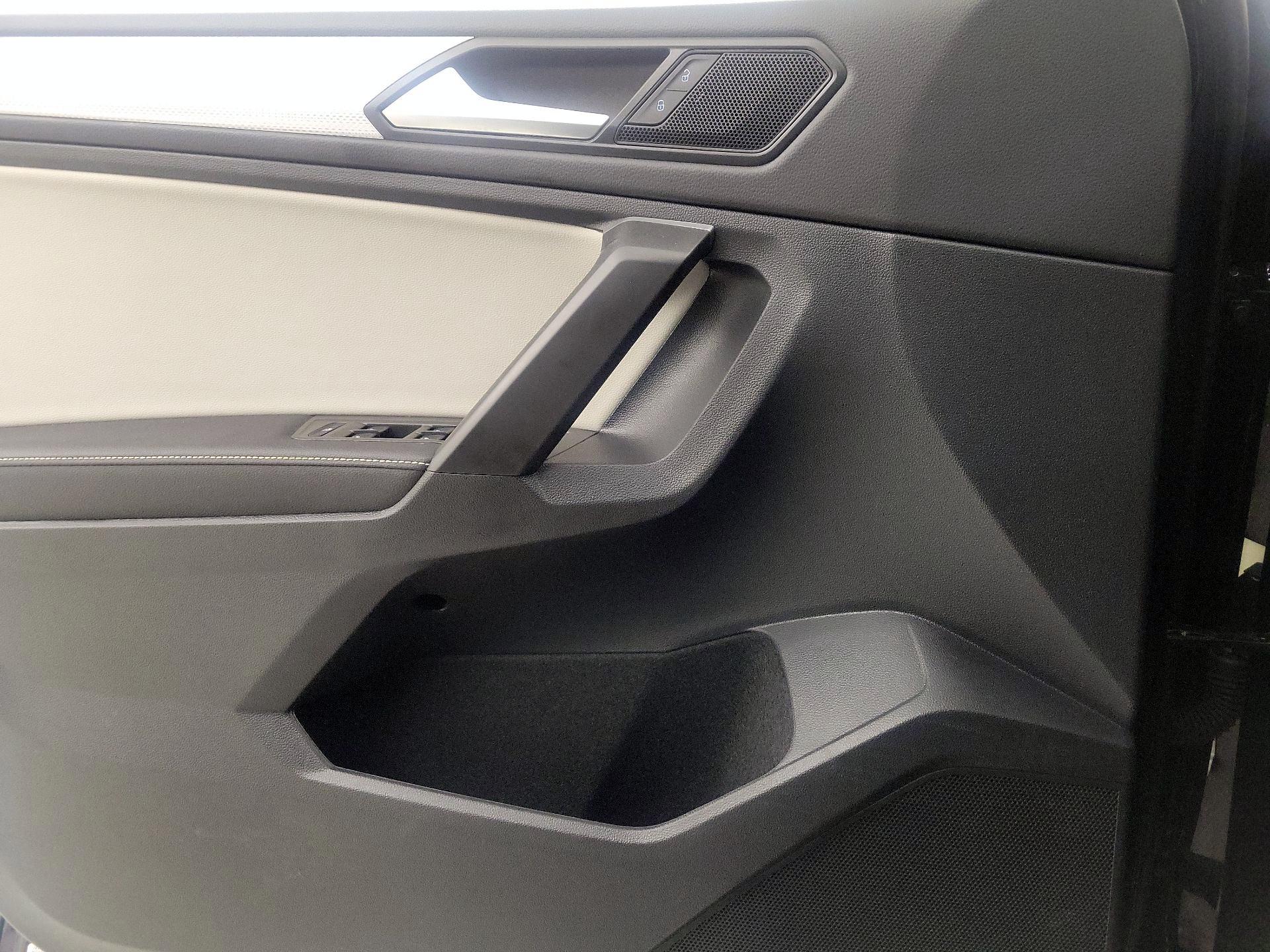 Thumbnail: 2023 Volkswagen Tiguan - 12