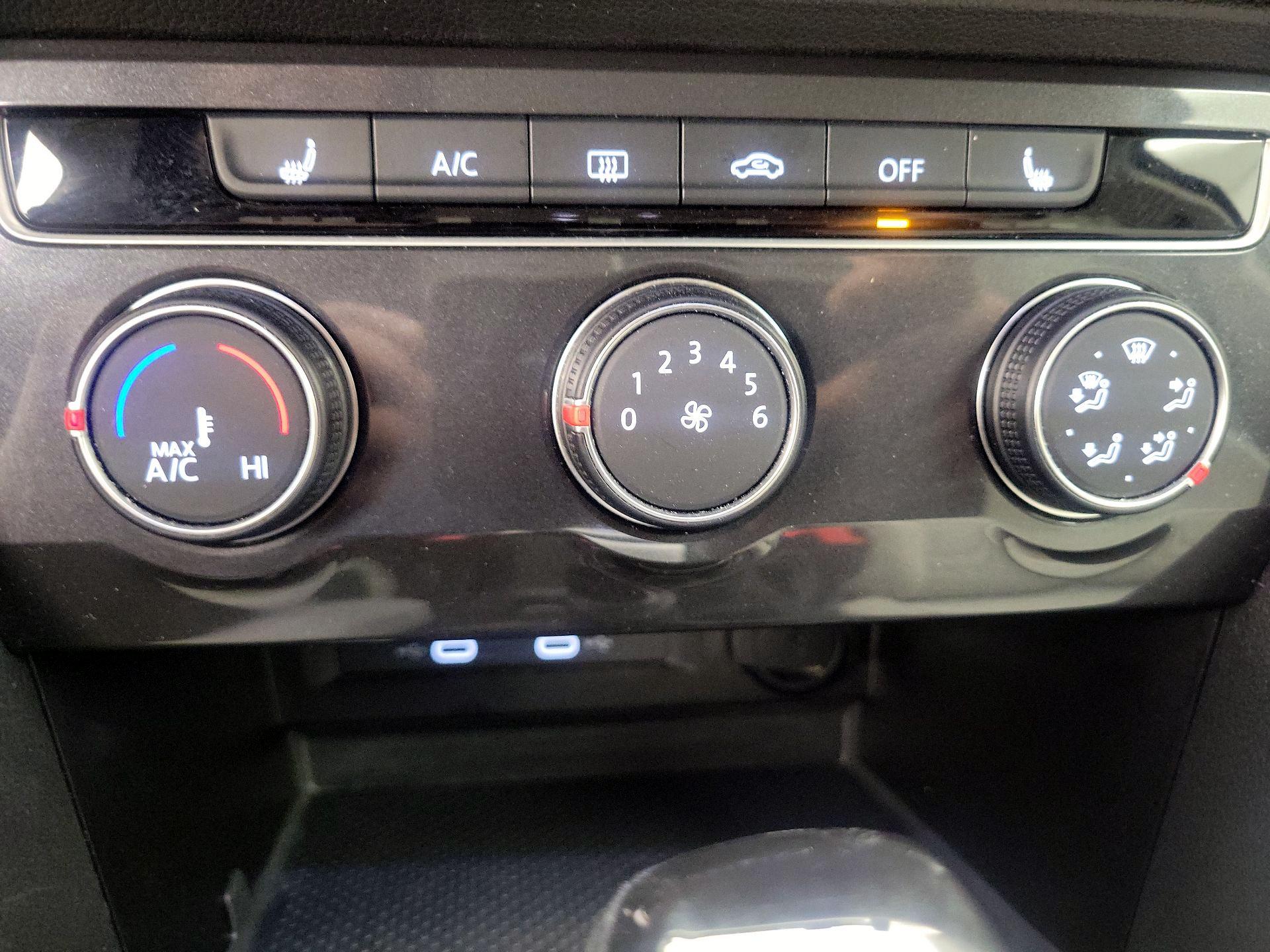 Thumbnail: 2023 Volkswagen Tiguan - 16