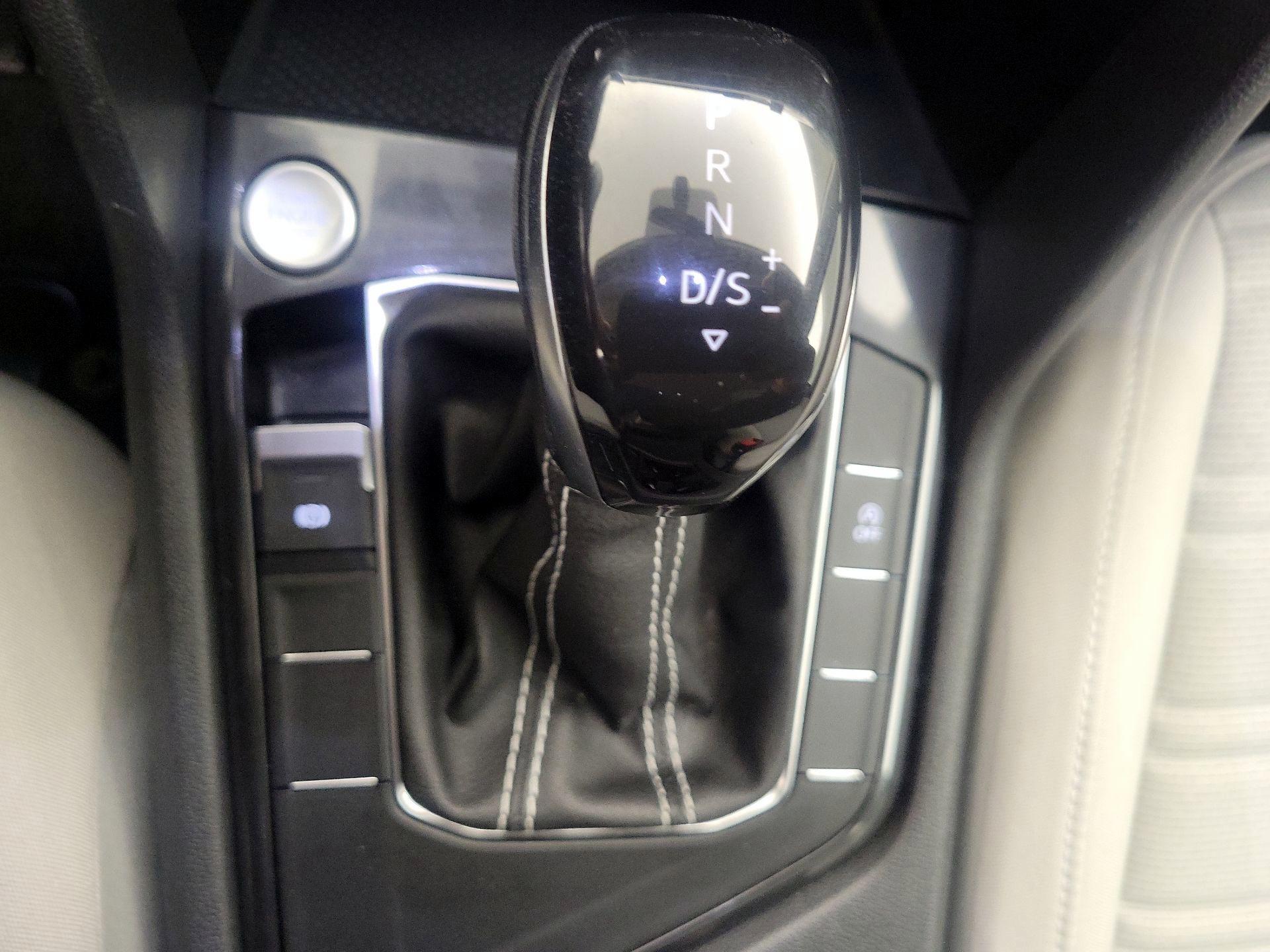 Thumbnail: 2023 Volkswagen Tiguan - 17