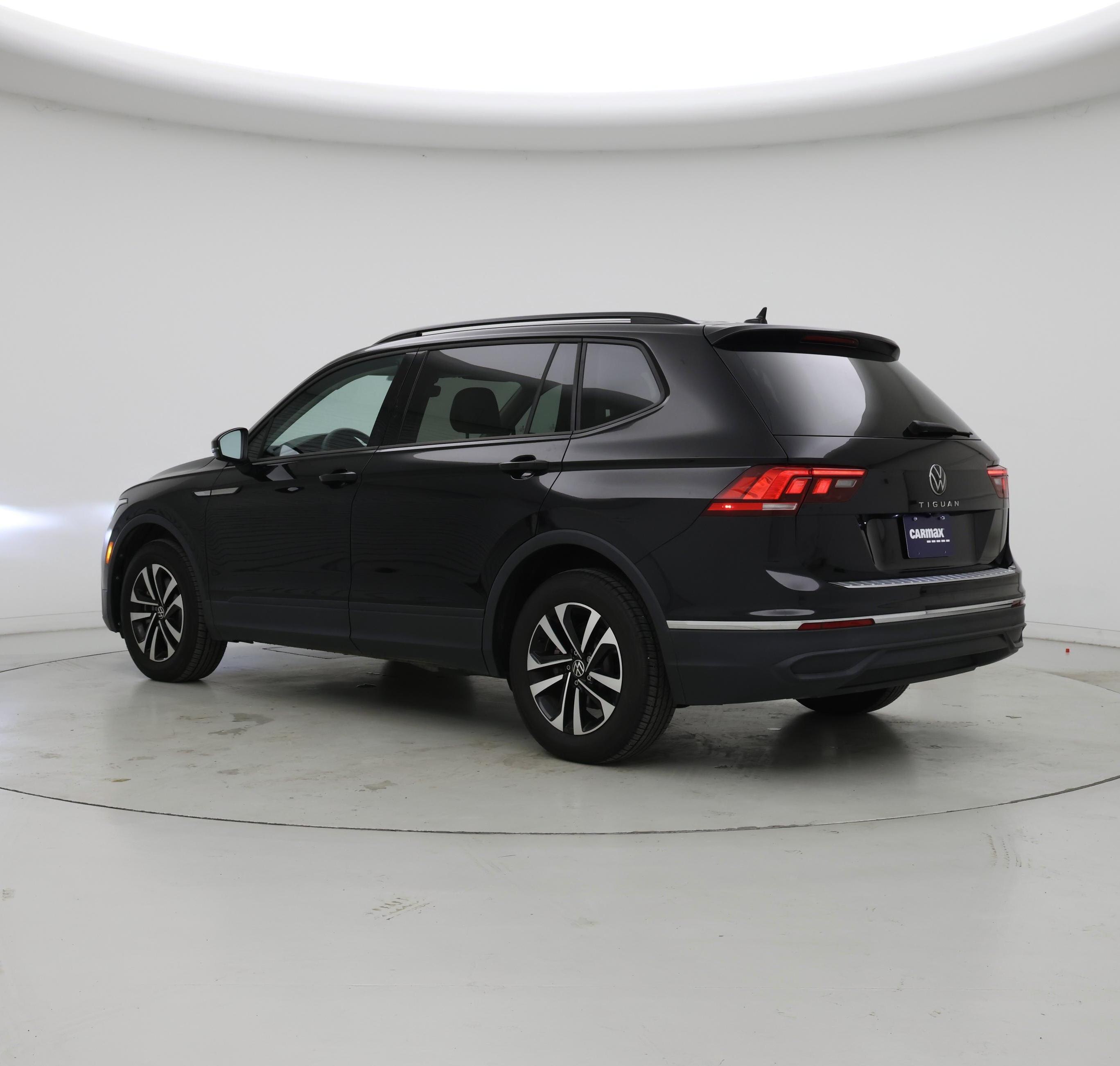 Thumbnail: 2023 Volkswagen Tiguan - 2