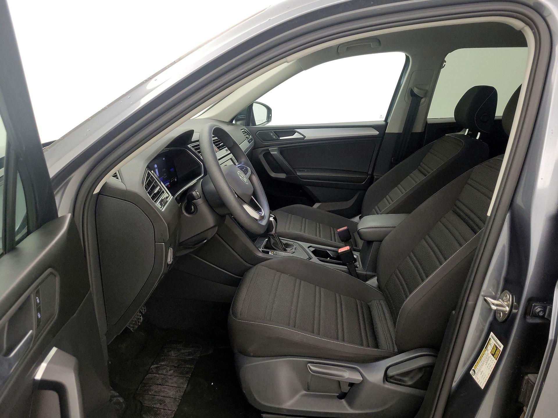 Thumbnail: 2022 Volkswagen Tiguan - 11