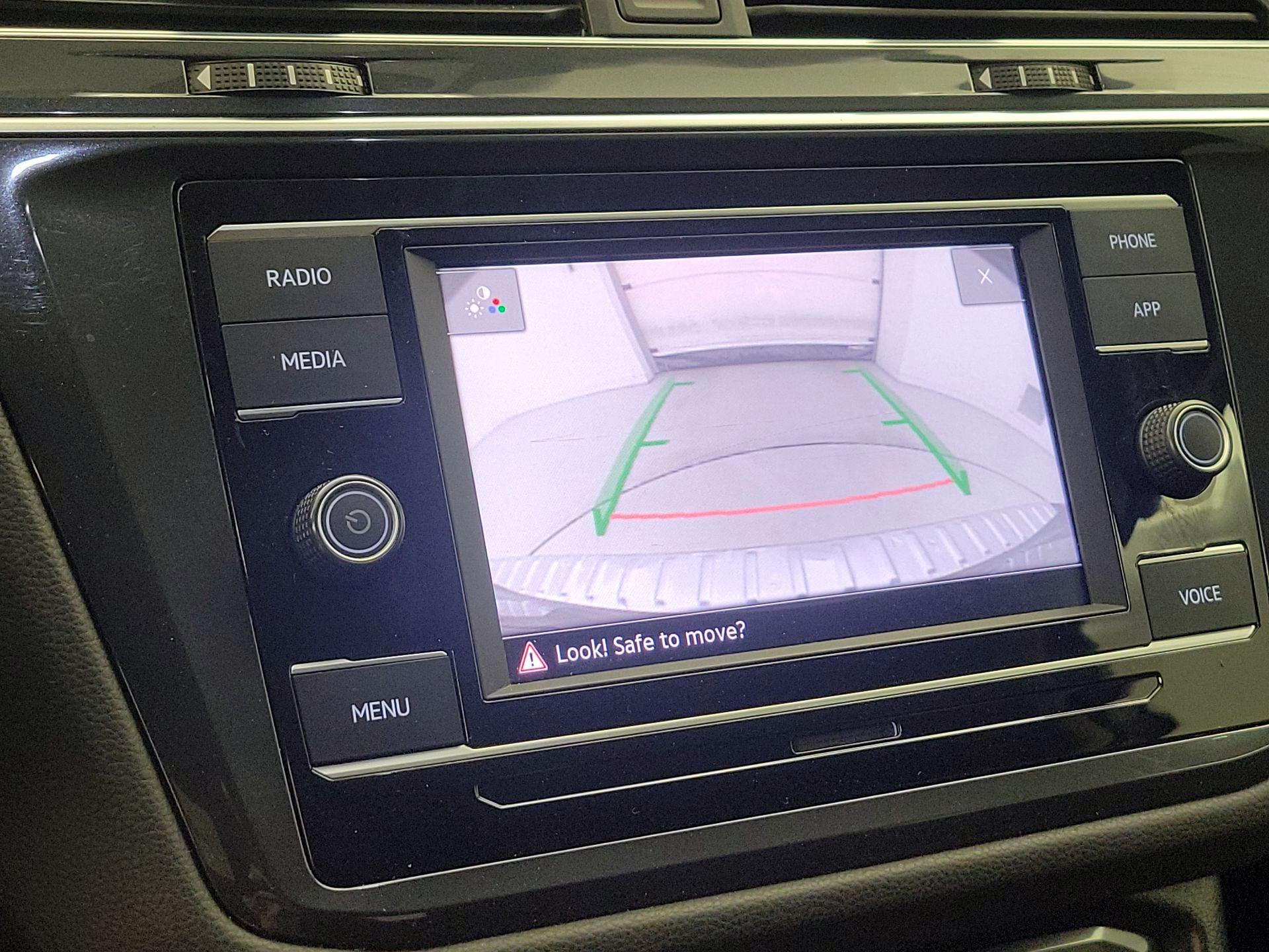 Thumbnail: 2022 Volkswagen Tiguan - 14