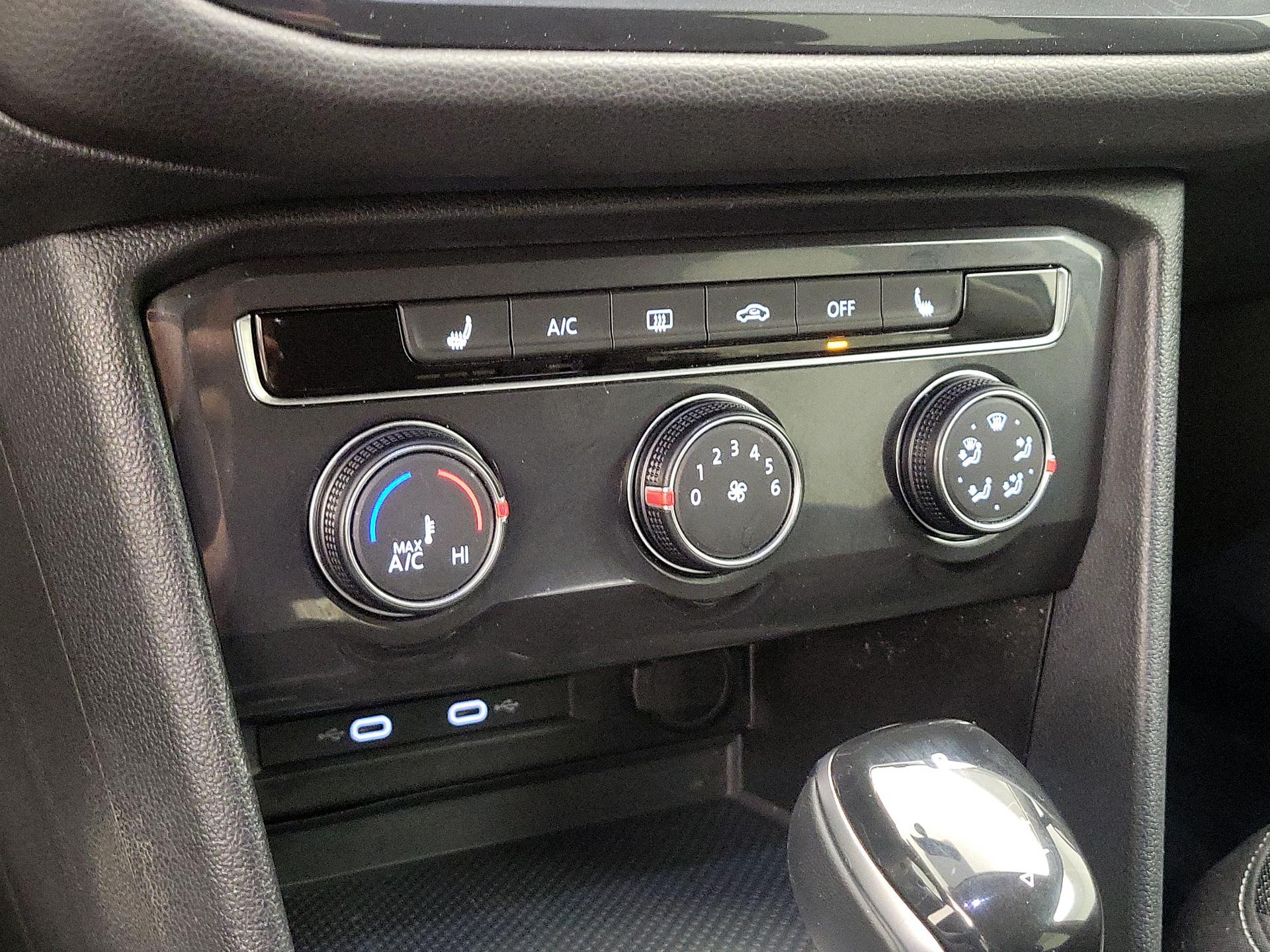 Thumbnail: 2022 Volkswagen Tiguan - 16