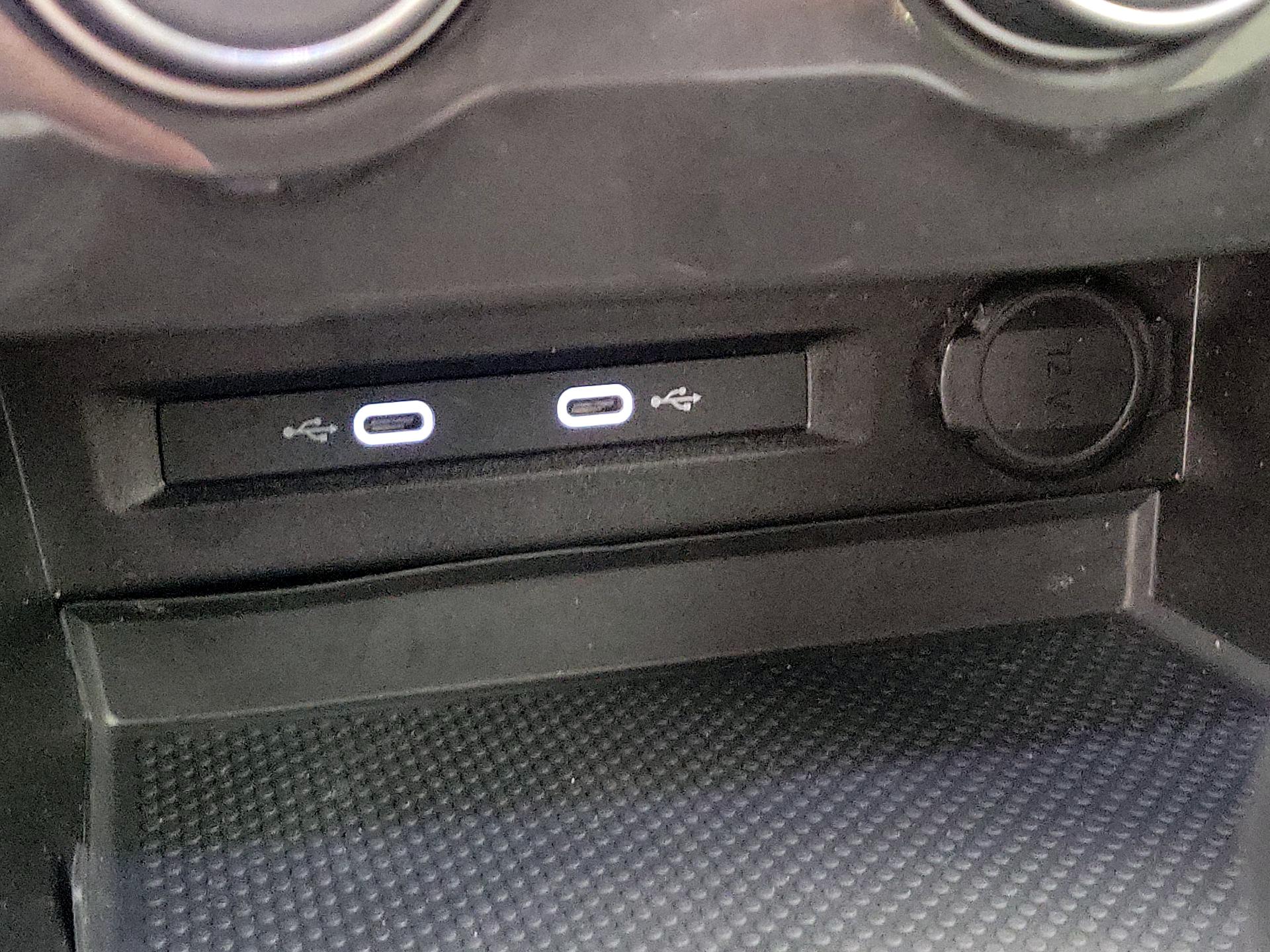 Thumbnail: 2022 Volkswagen Tiguan - 18