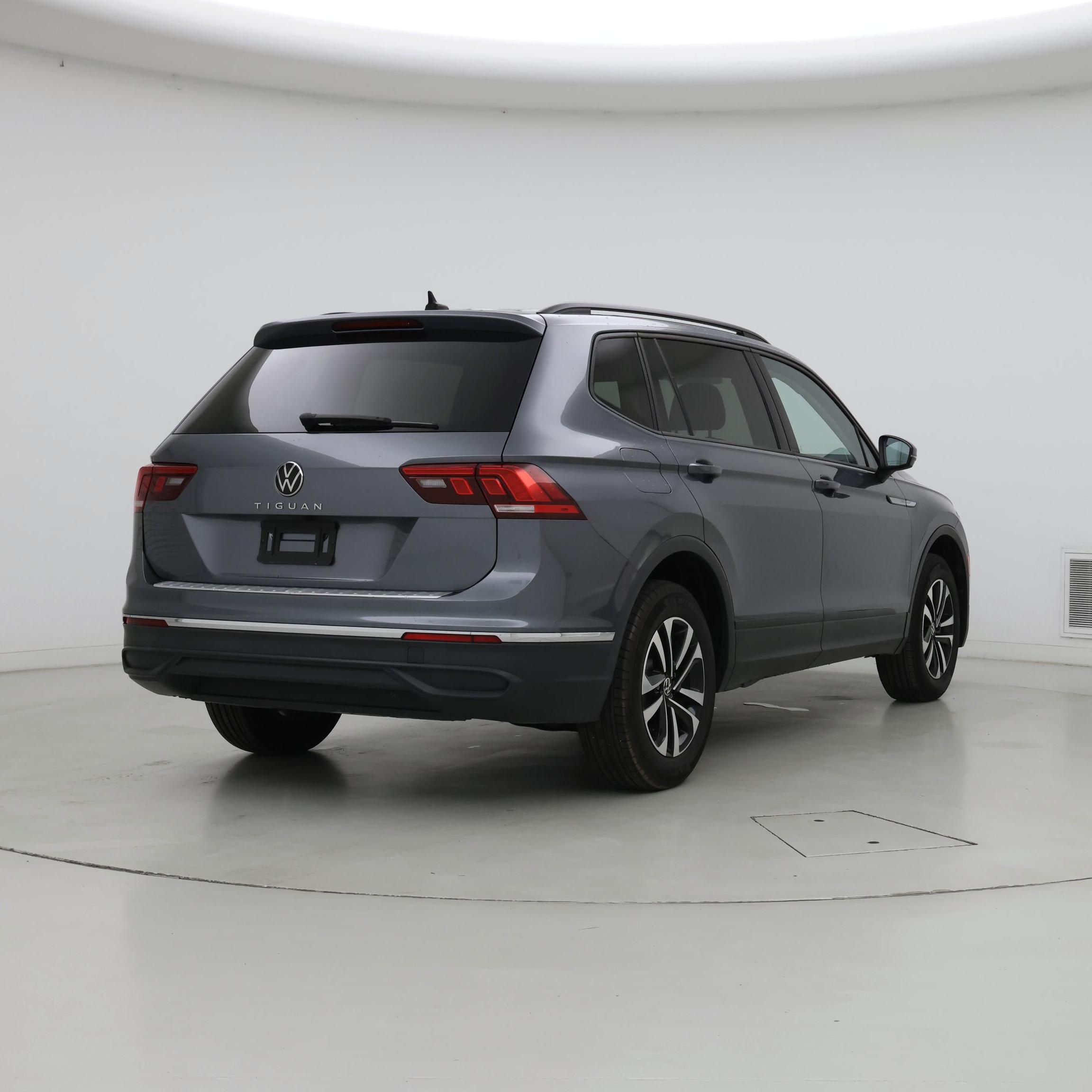 Thumbnail: 2022 Volkswagen Tiguan - 8