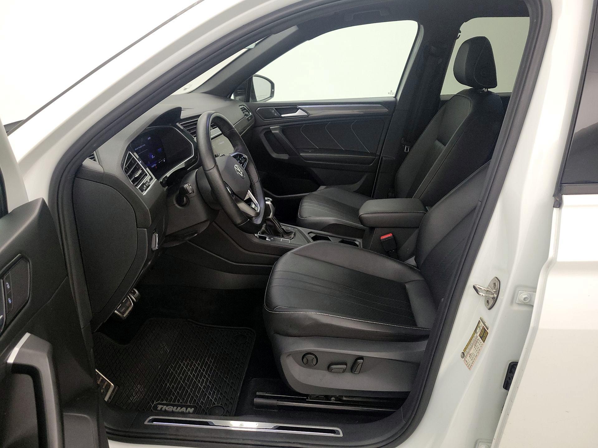 Thumbnail: 2023 Volkswagen Tiguan - 11
