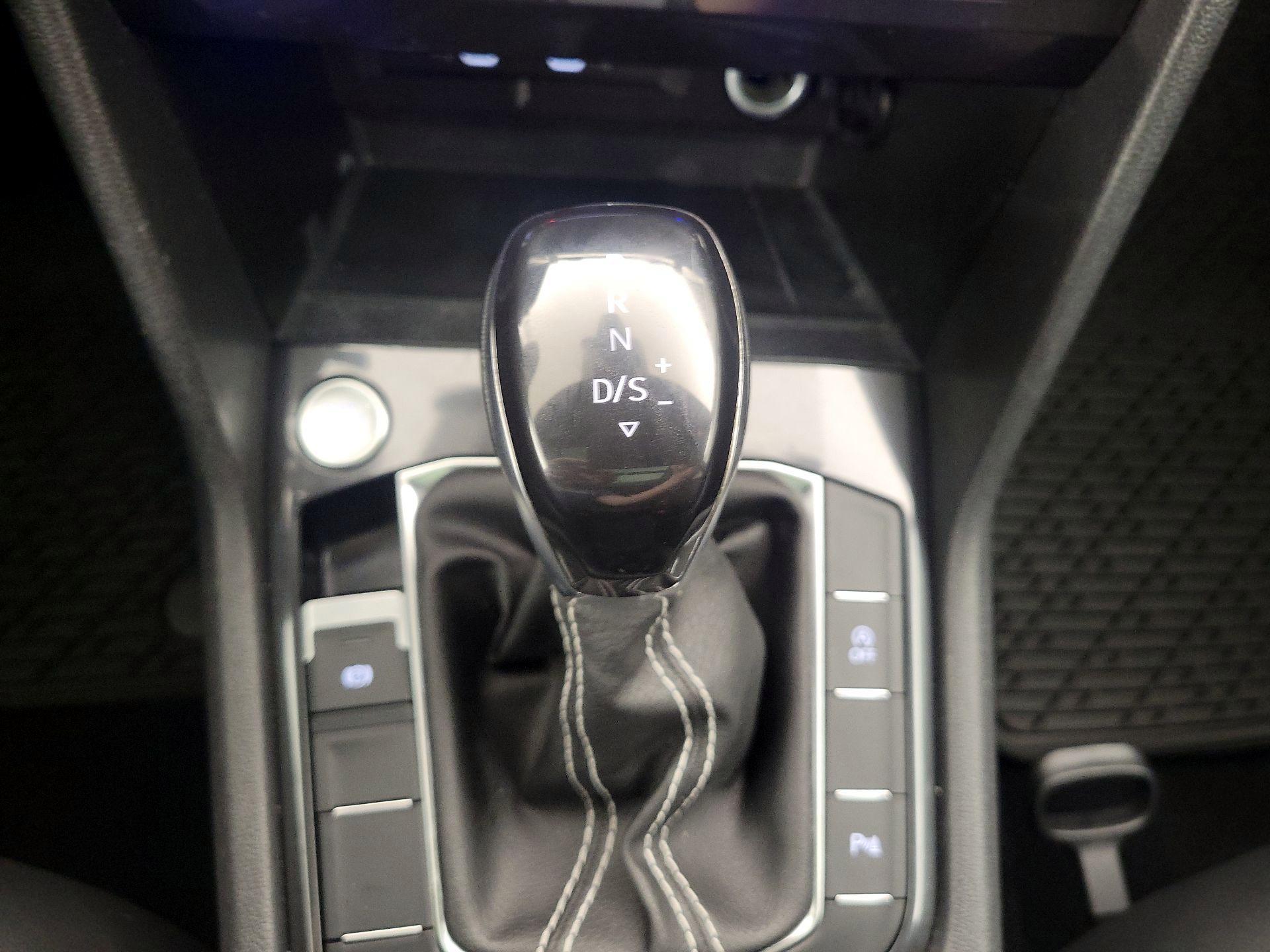 Thumbnail: 2023 Volkswagen Tiguan - 17