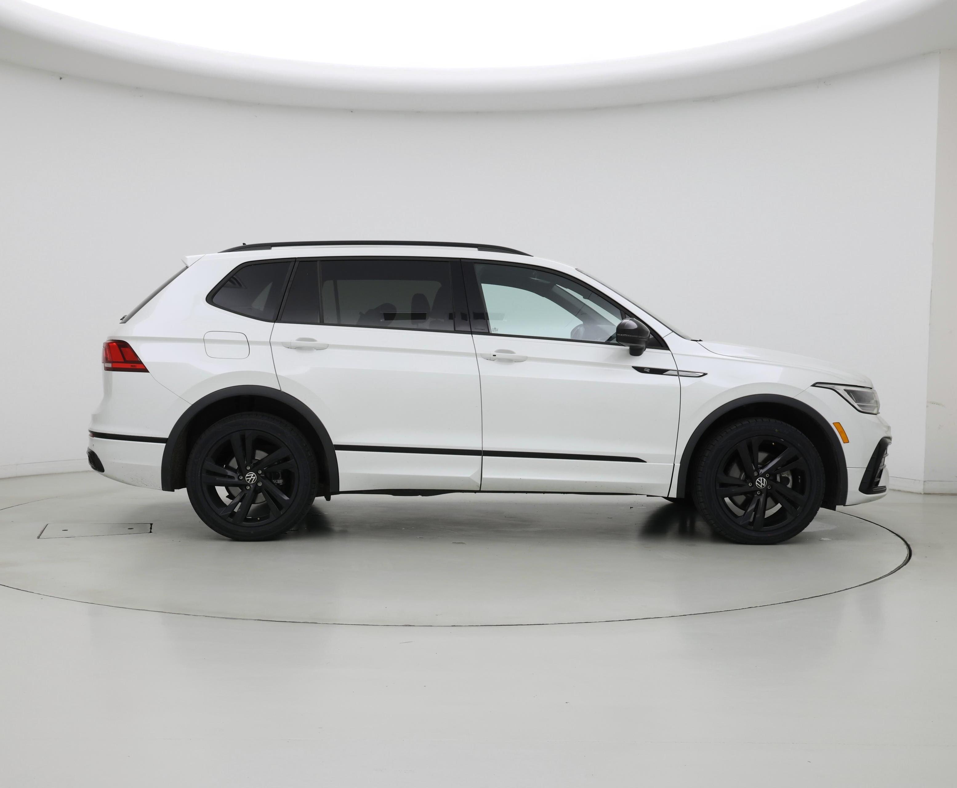 Thumbnail: 2023 Volkswagen Tiguan - 7