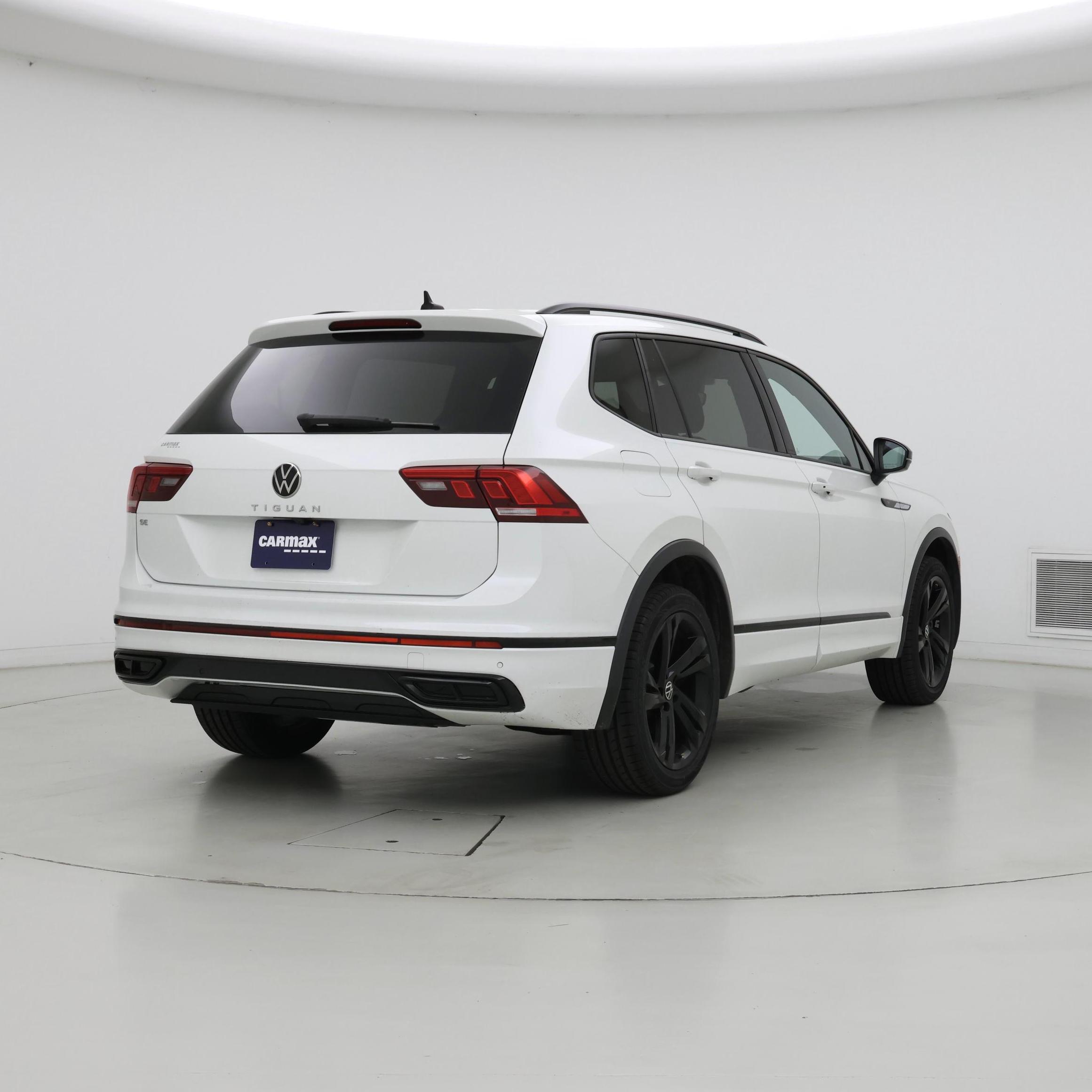 Thumbnail: 2023 Volkswagen Tiguan - 8
