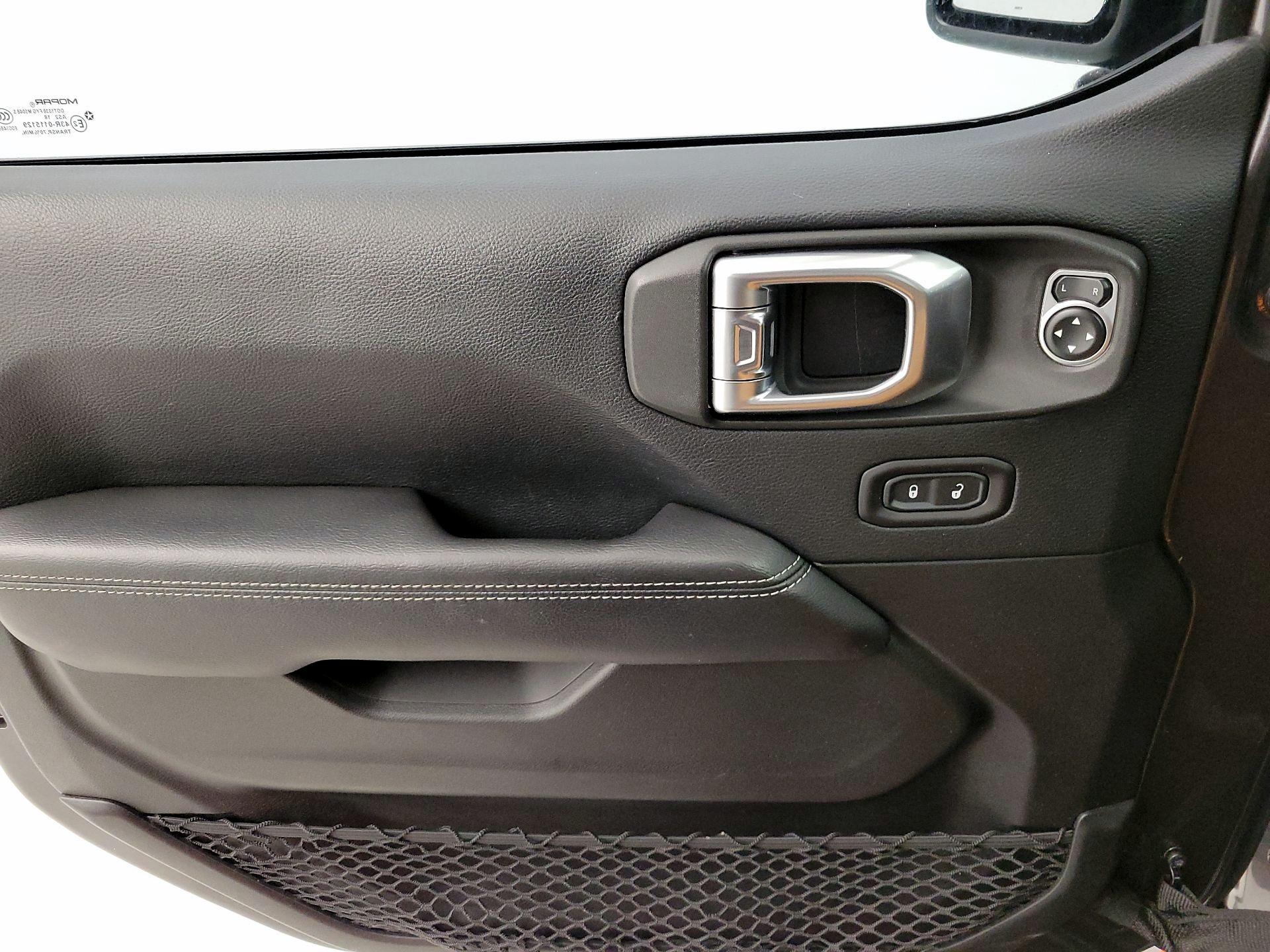 Thumbnail: 2018 Jeep Wrangler - 12