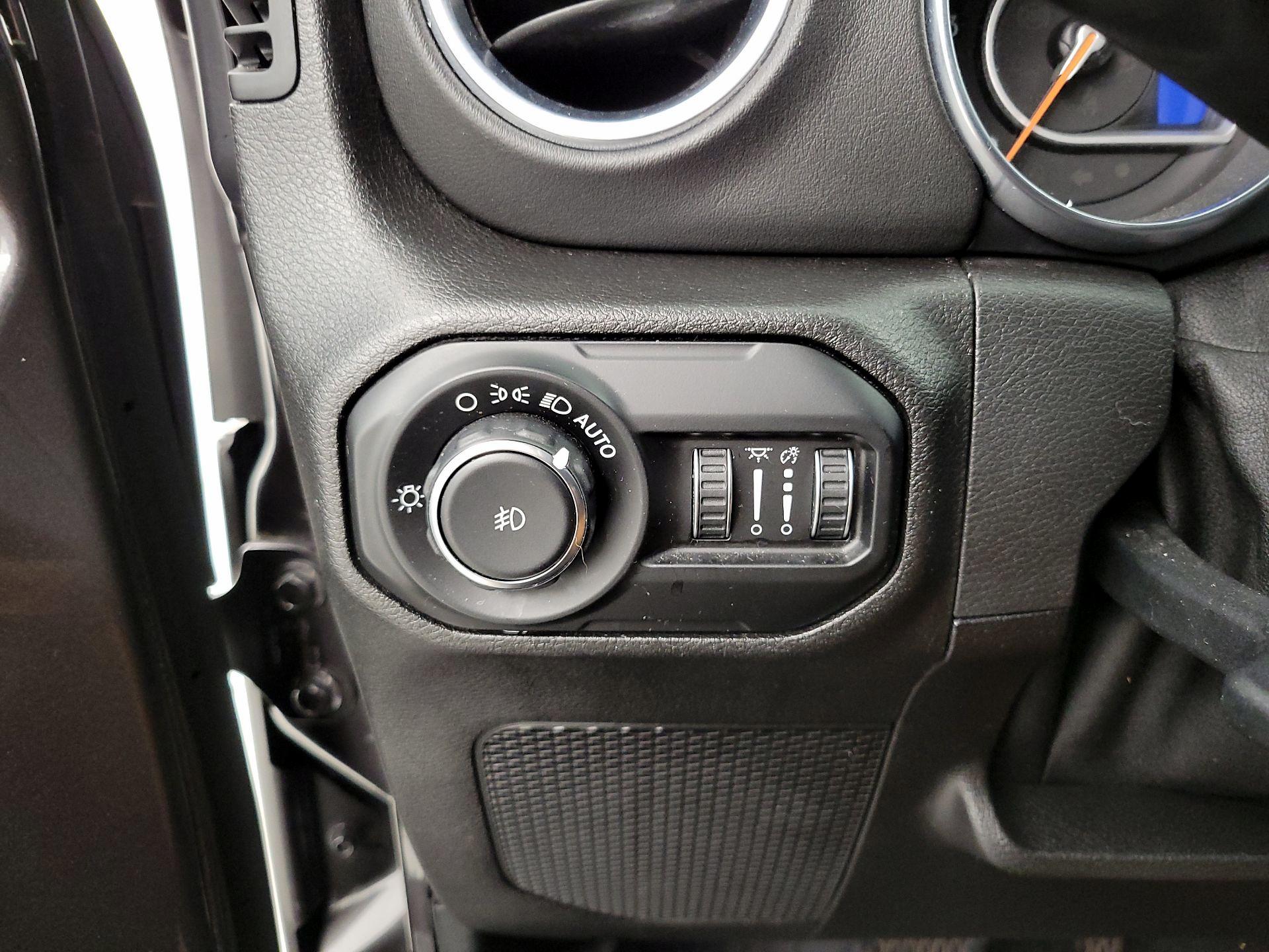 Thumbnail: 2018 Jeep Wrangler - 13