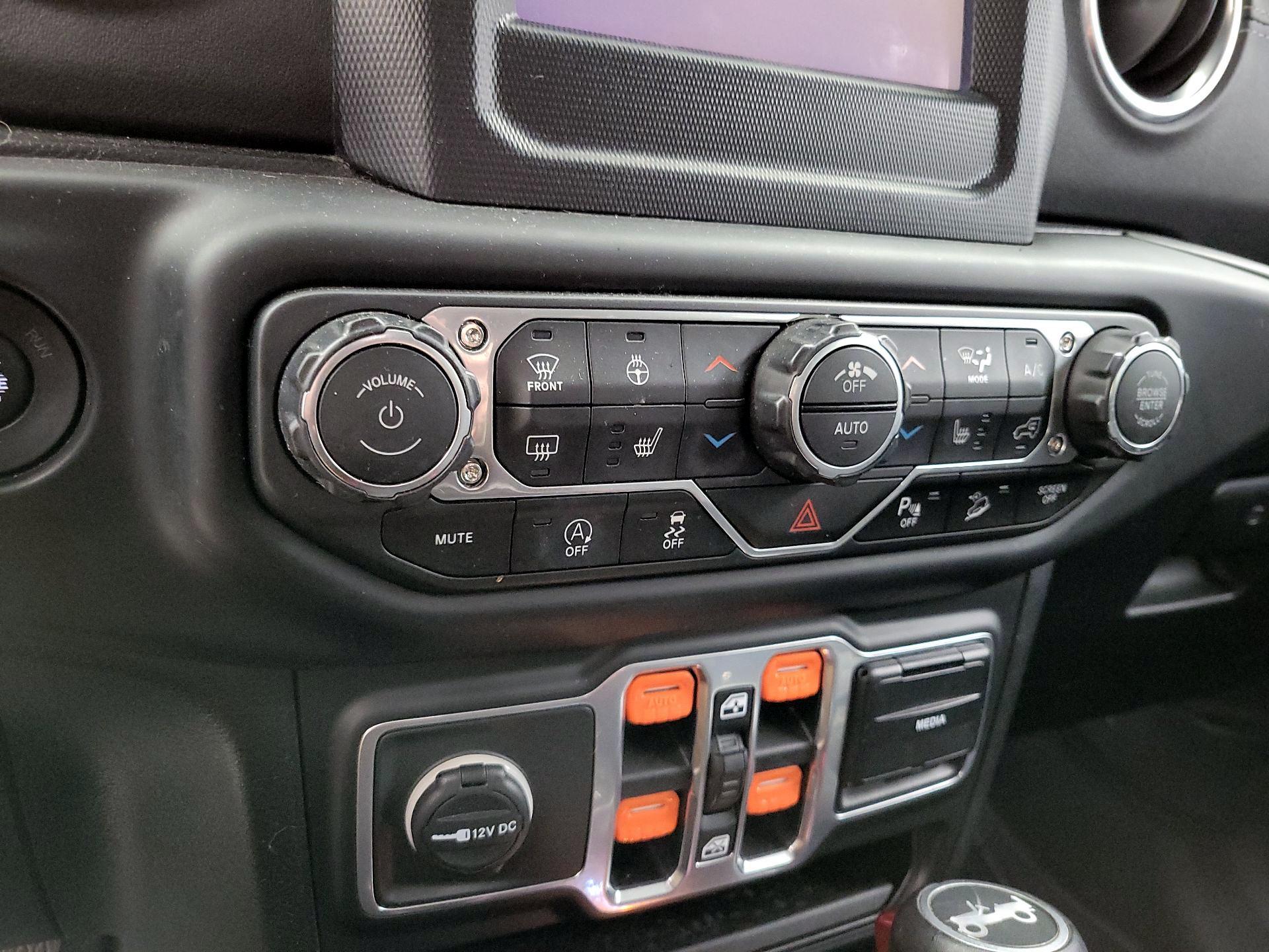 Thumbnail: 2018 Jeep Wrangler - 16