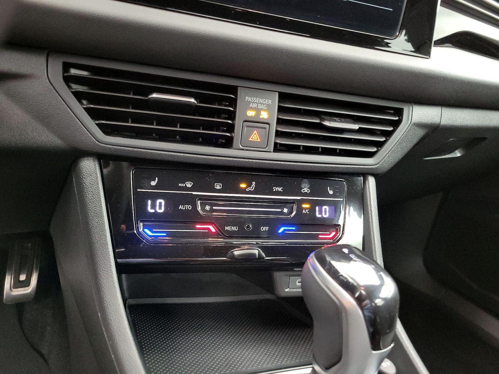2025 Volkswagen Jetta Sport - Photo 17