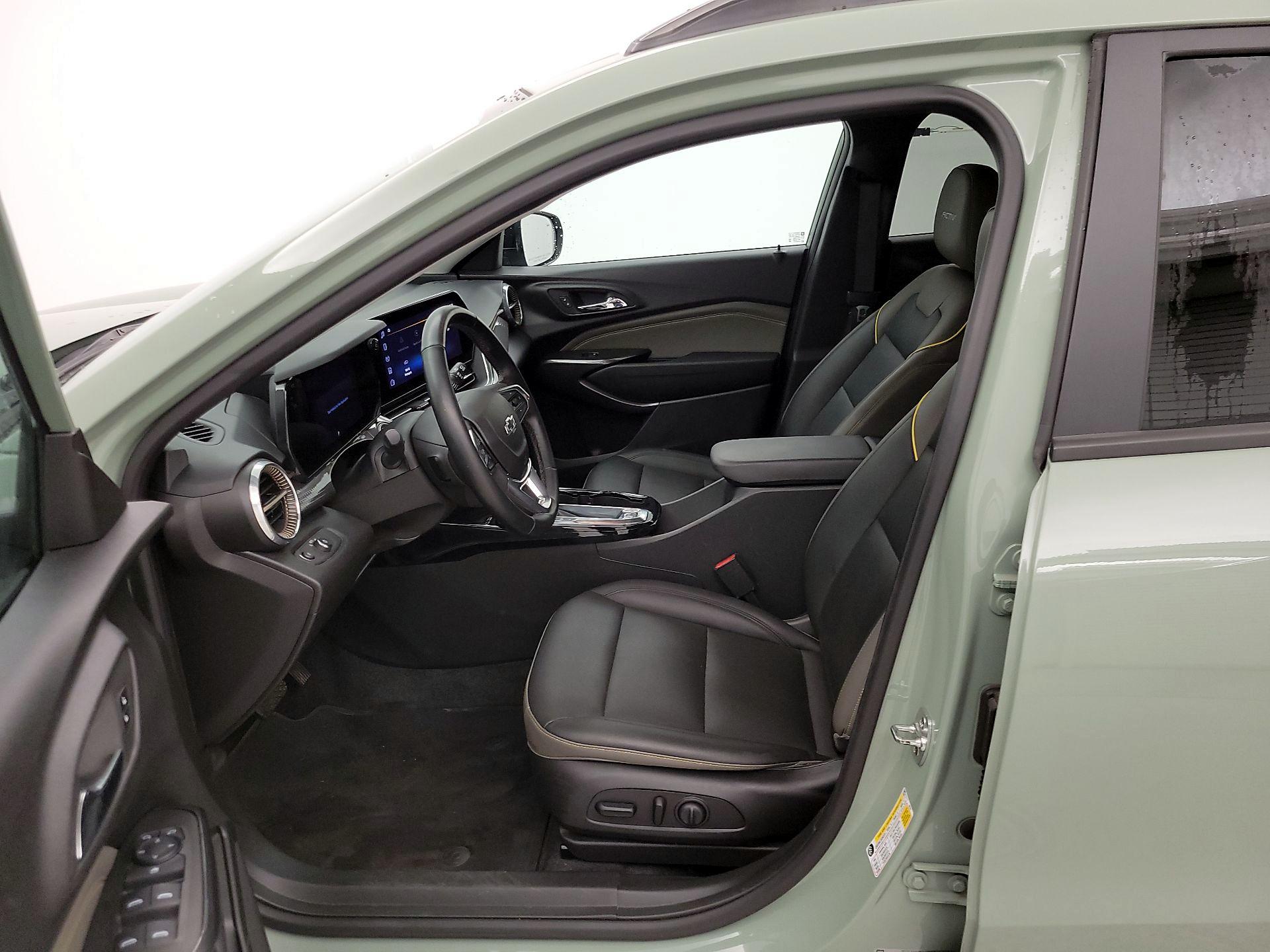 Thumbnail: 2024 Chevrolet Trax - 11