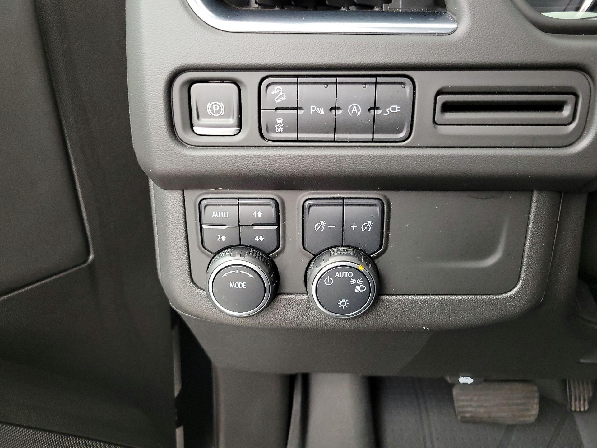 Thumbnail: 2021 Chevrolet Suburban - 13