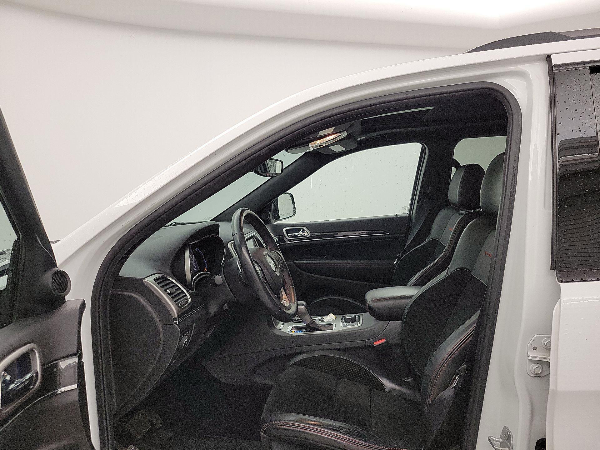 Thumbnail: 2017 Jeep Grand Cherokee - 11