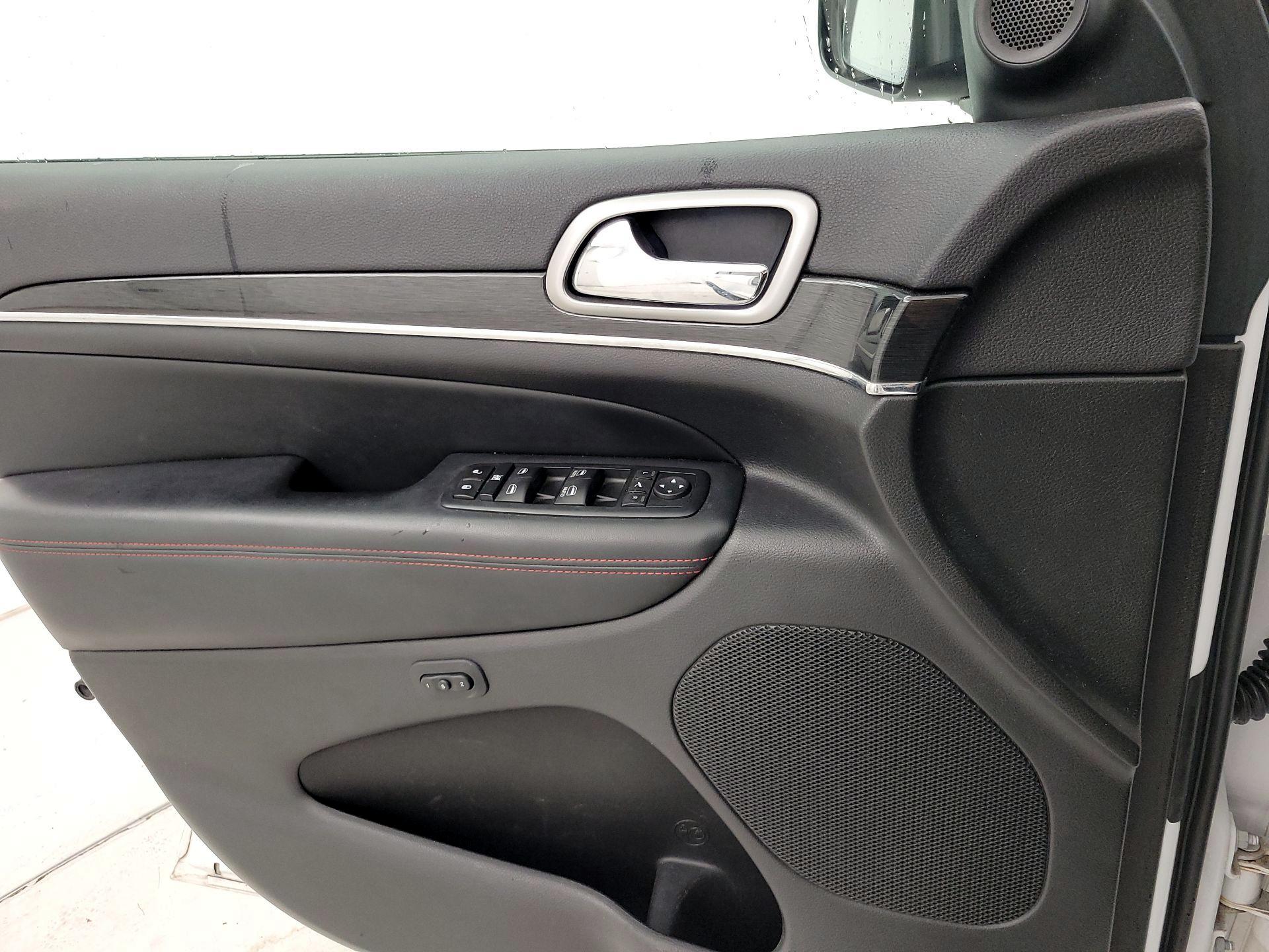 Thumbnail: 2017 Jeep Grand Cherokee - 12