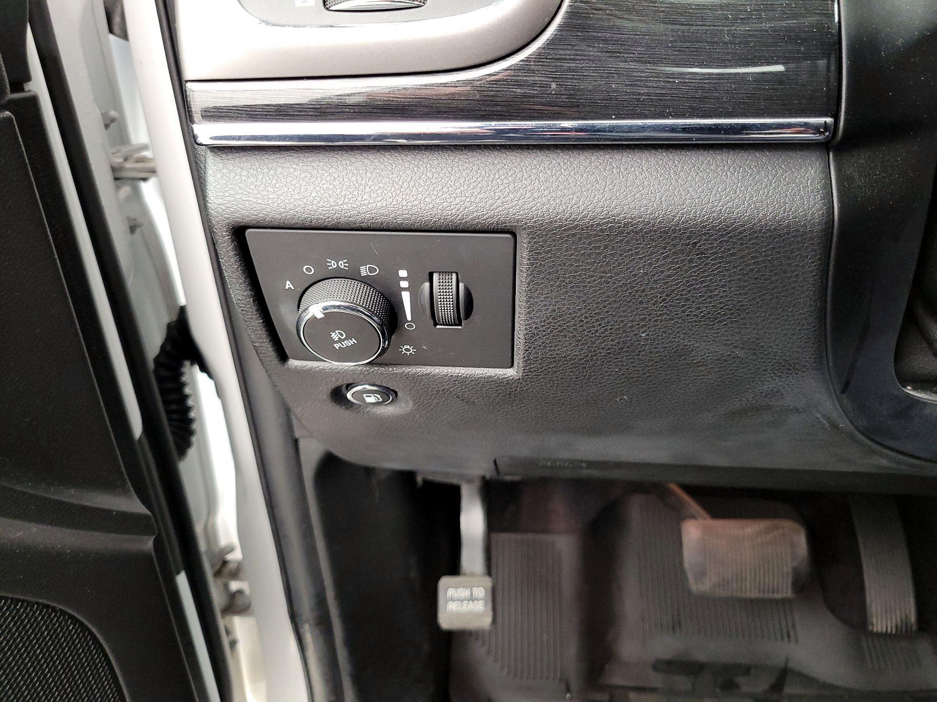 Thumbnail: 2017 Jeep Grand Cherokee - 13