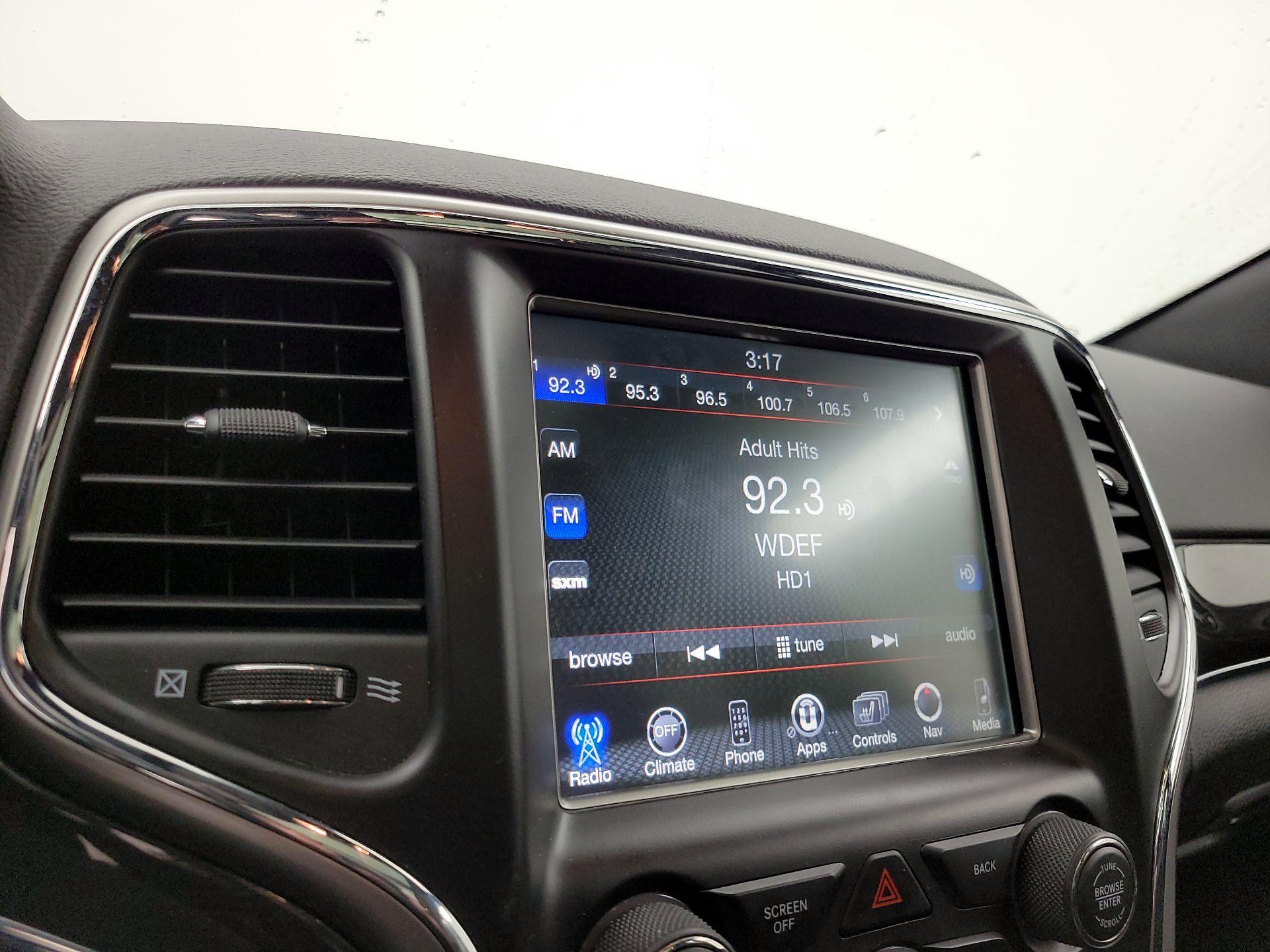 Thumbnail: 2017 Jeep Grand Cherokee - 16