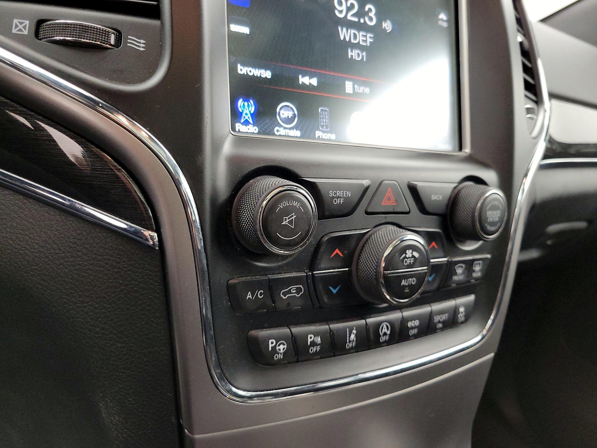 Thumbnail: 2017 Jeep Grand Cherokee - 17