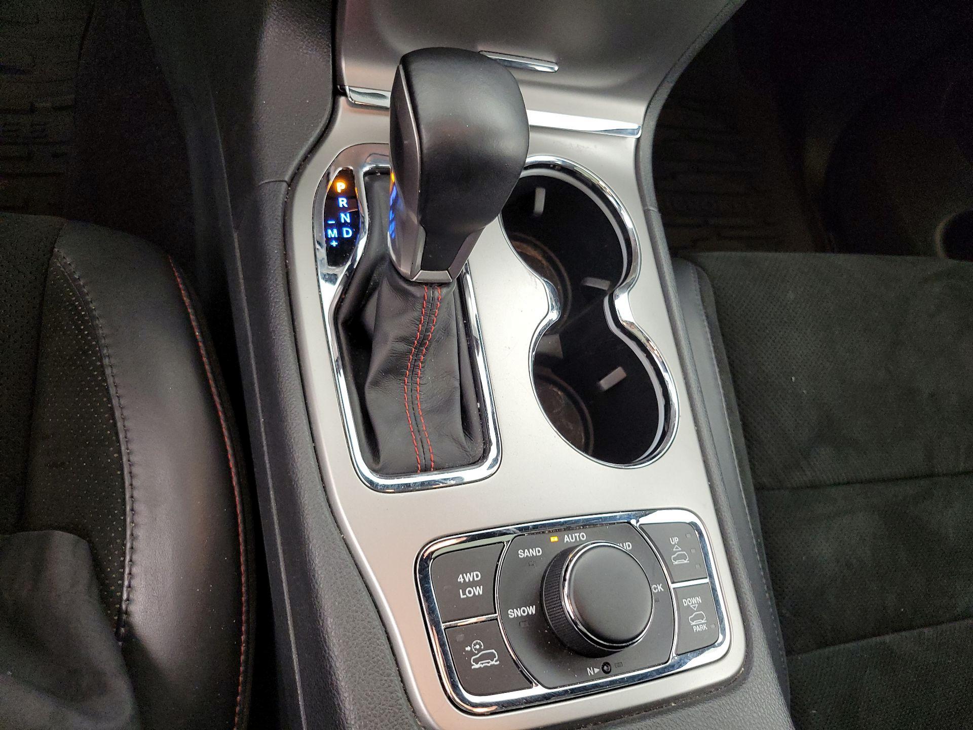 Thumbnail: 2017 Jeep Grand Cherokee - 18