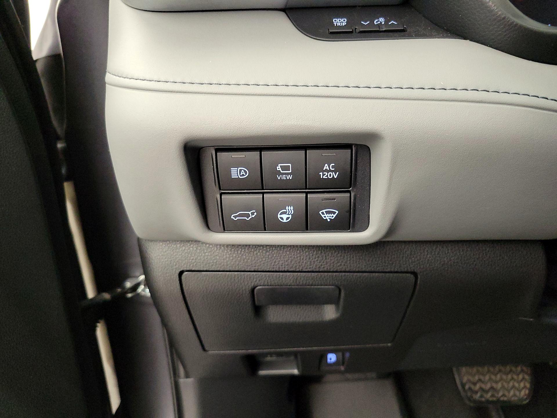 Thumbnail: 2021 Toyota Highlander - 13