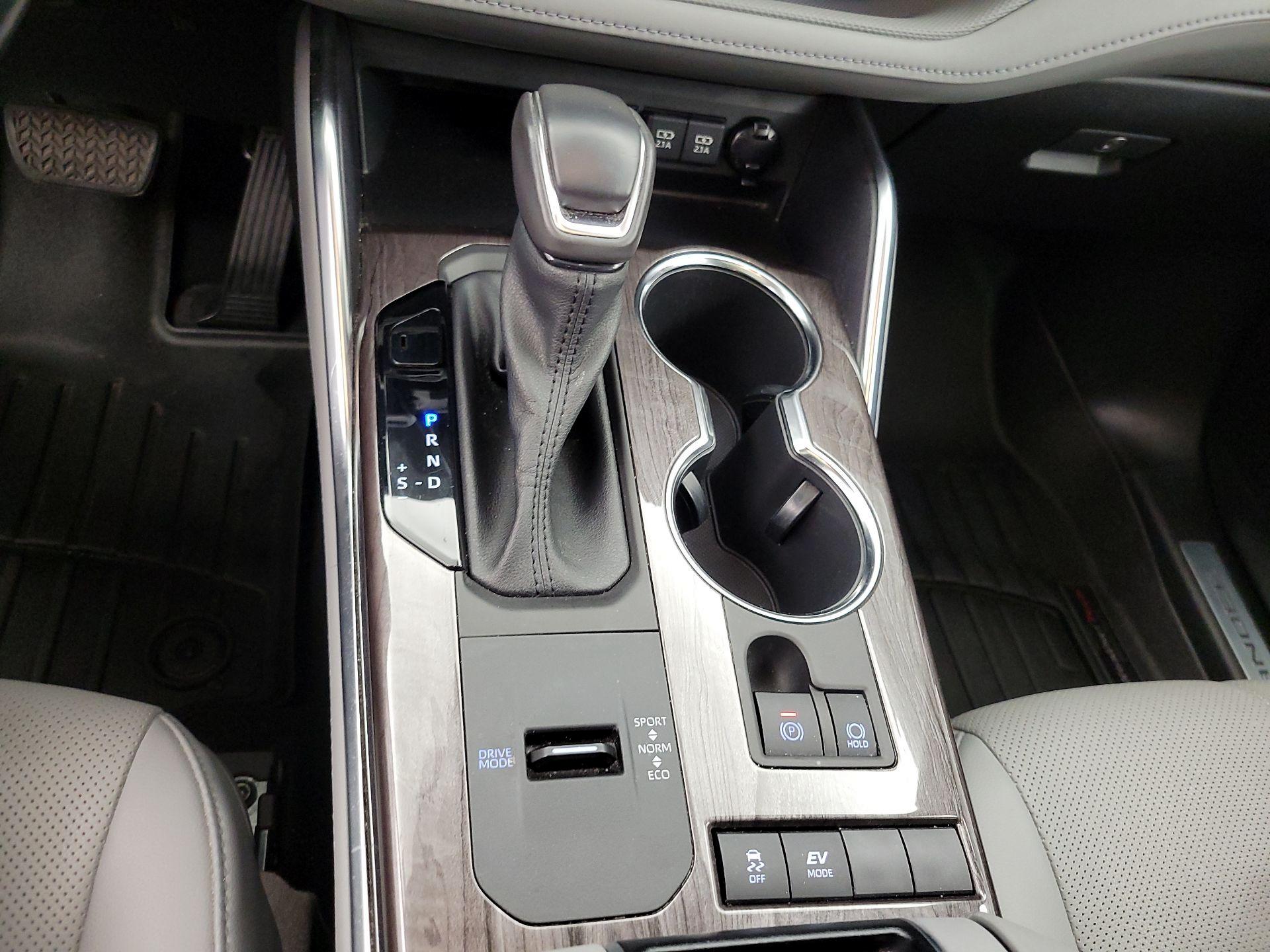 Thumbnail: 2021 Toyota Highlander - 18