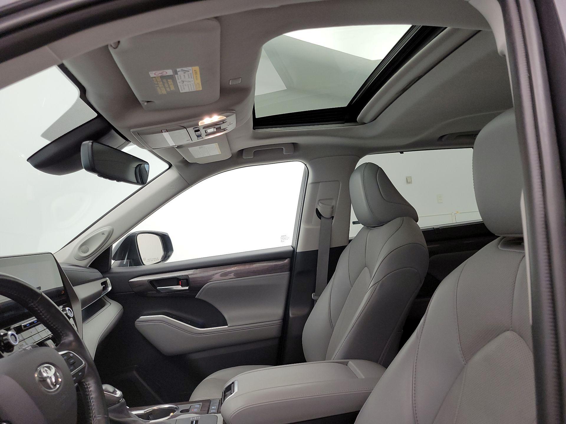 Thumbnail: 2021 Toyota Highlander - 20