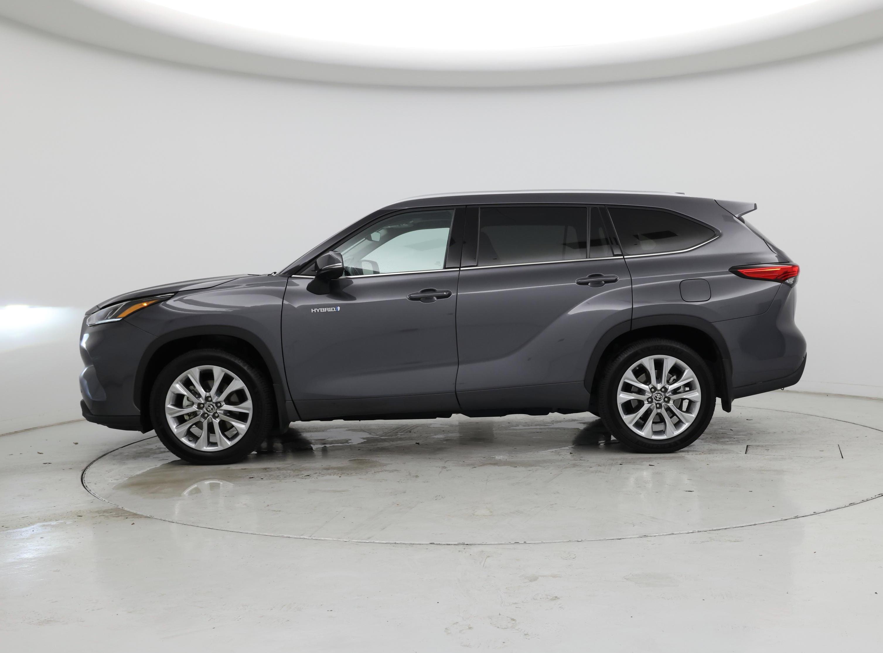 Thumbnail: 2021 Toyota Highlander - 3