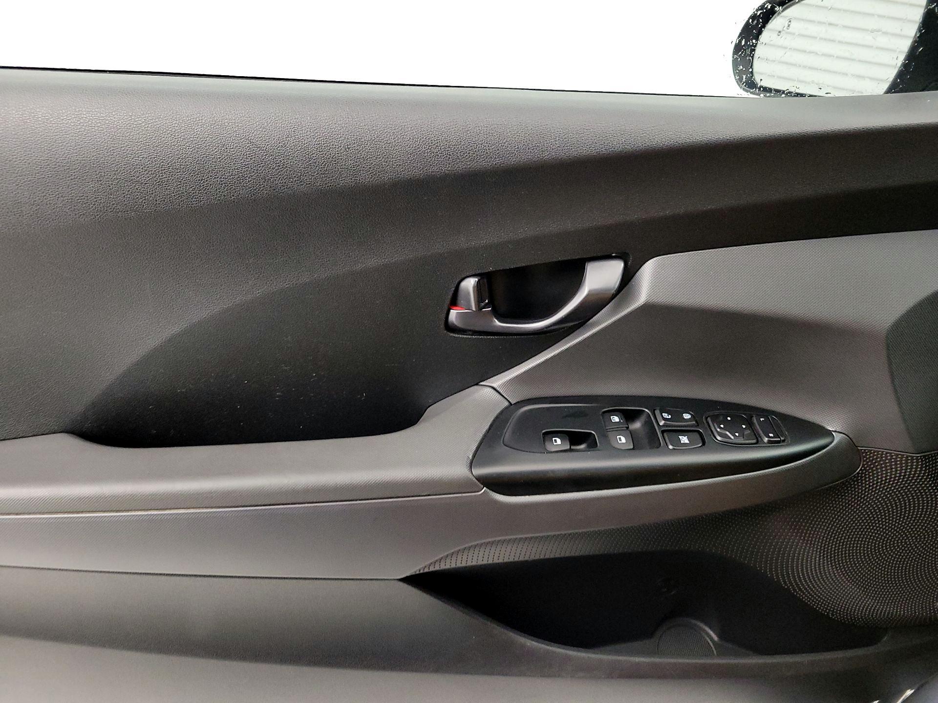 Thumbnail: 2020 Hyundai Veloster - 12