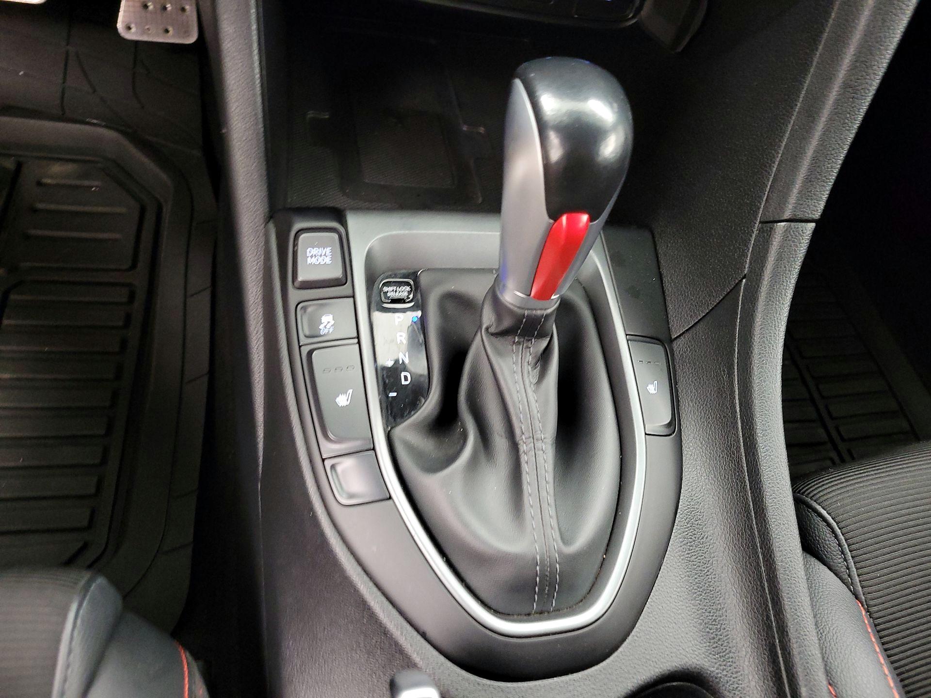 Thumbnail: 2020 Hyundai Veloster - 17