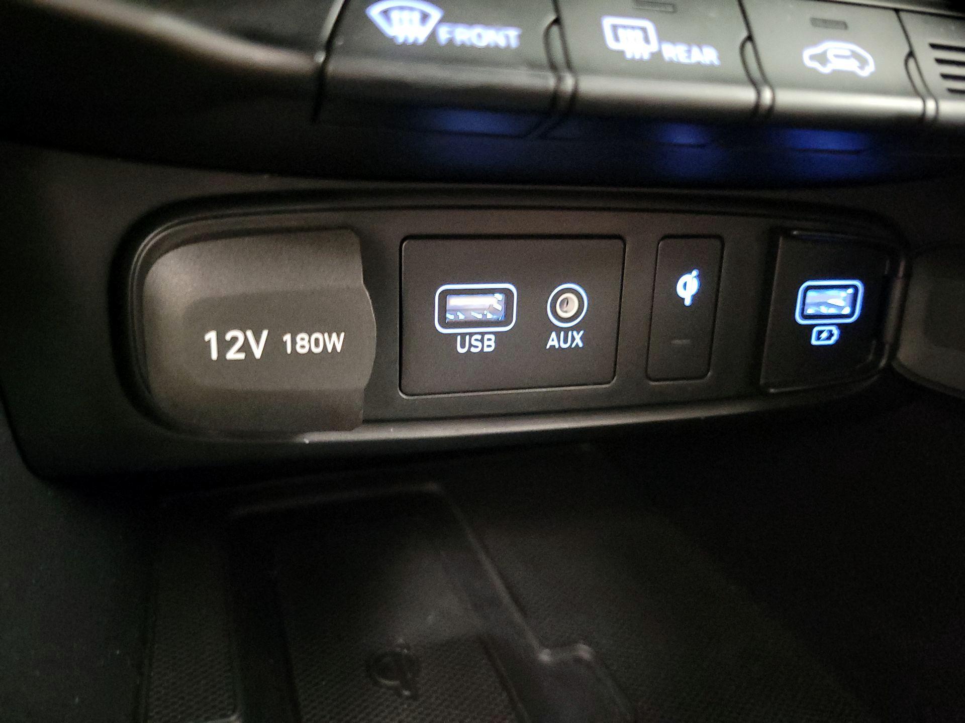 Thumbnail: 2020 Hyundai Veloster - 18