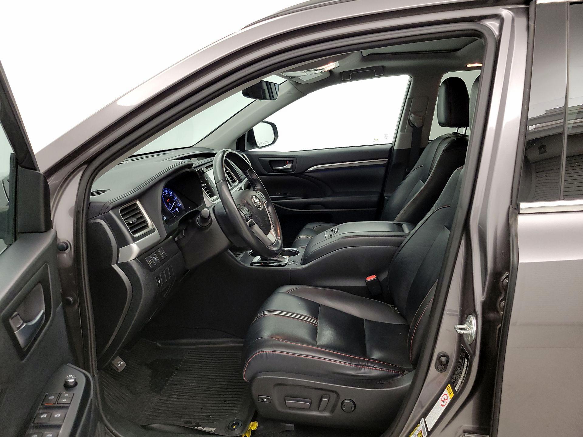 Thumbnail: 2019 Toyota Highlander - 11