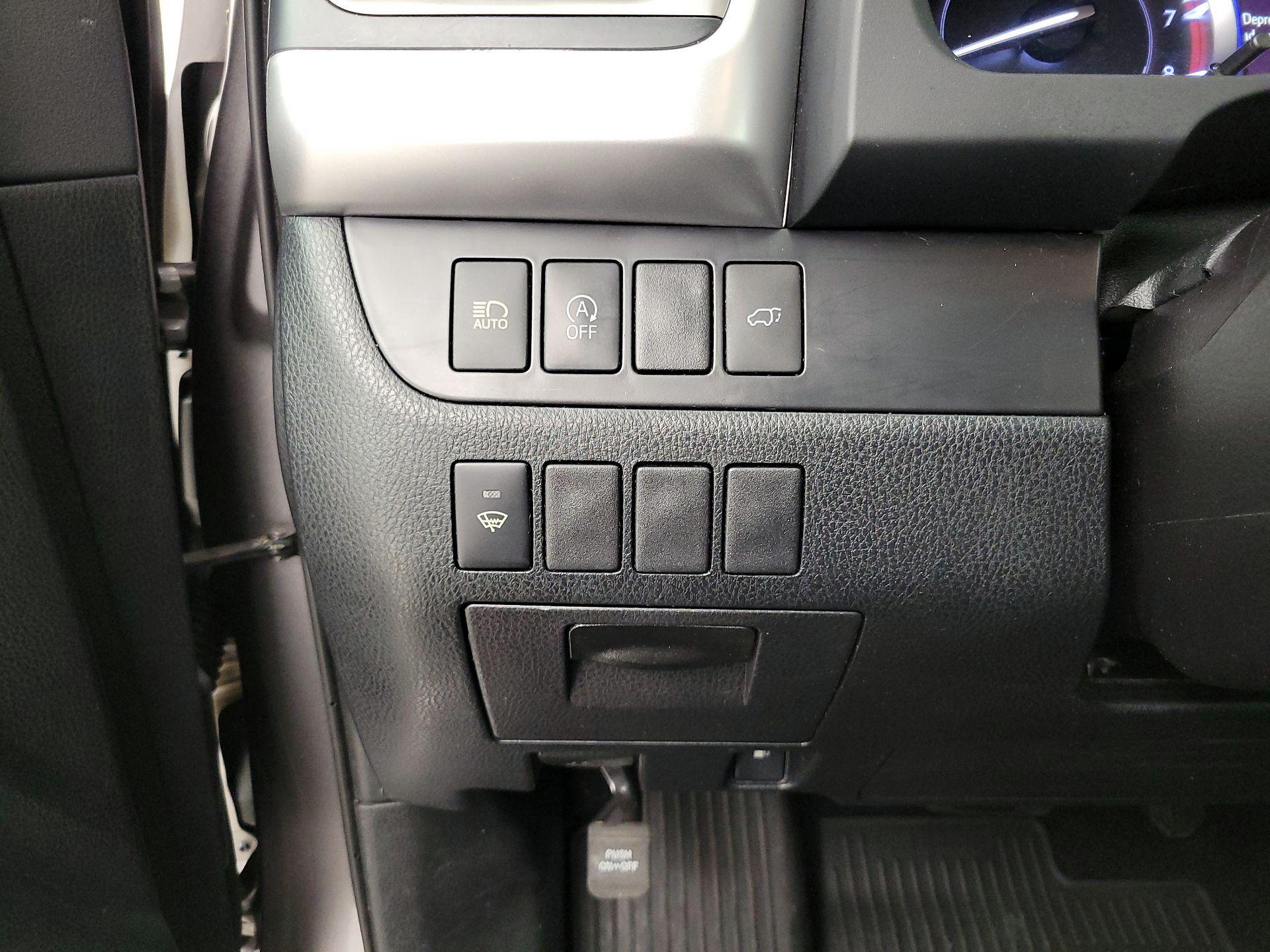 Thumbnail: 2019 Toyota Highlander - 13