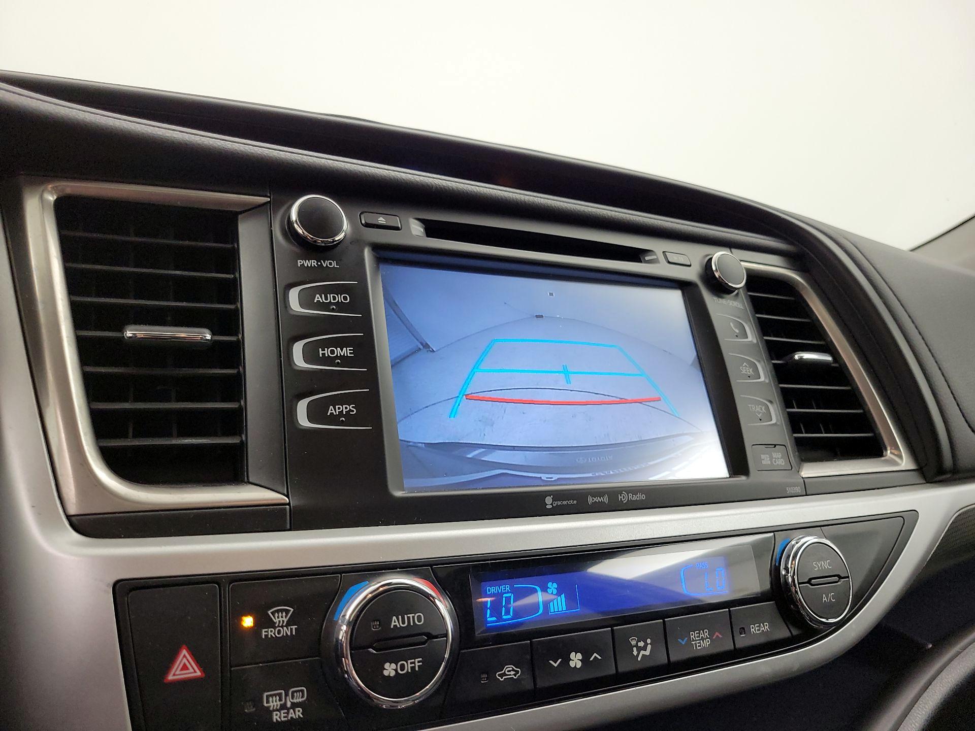 Thumbnail: 2019 Toyota Highlander - 15