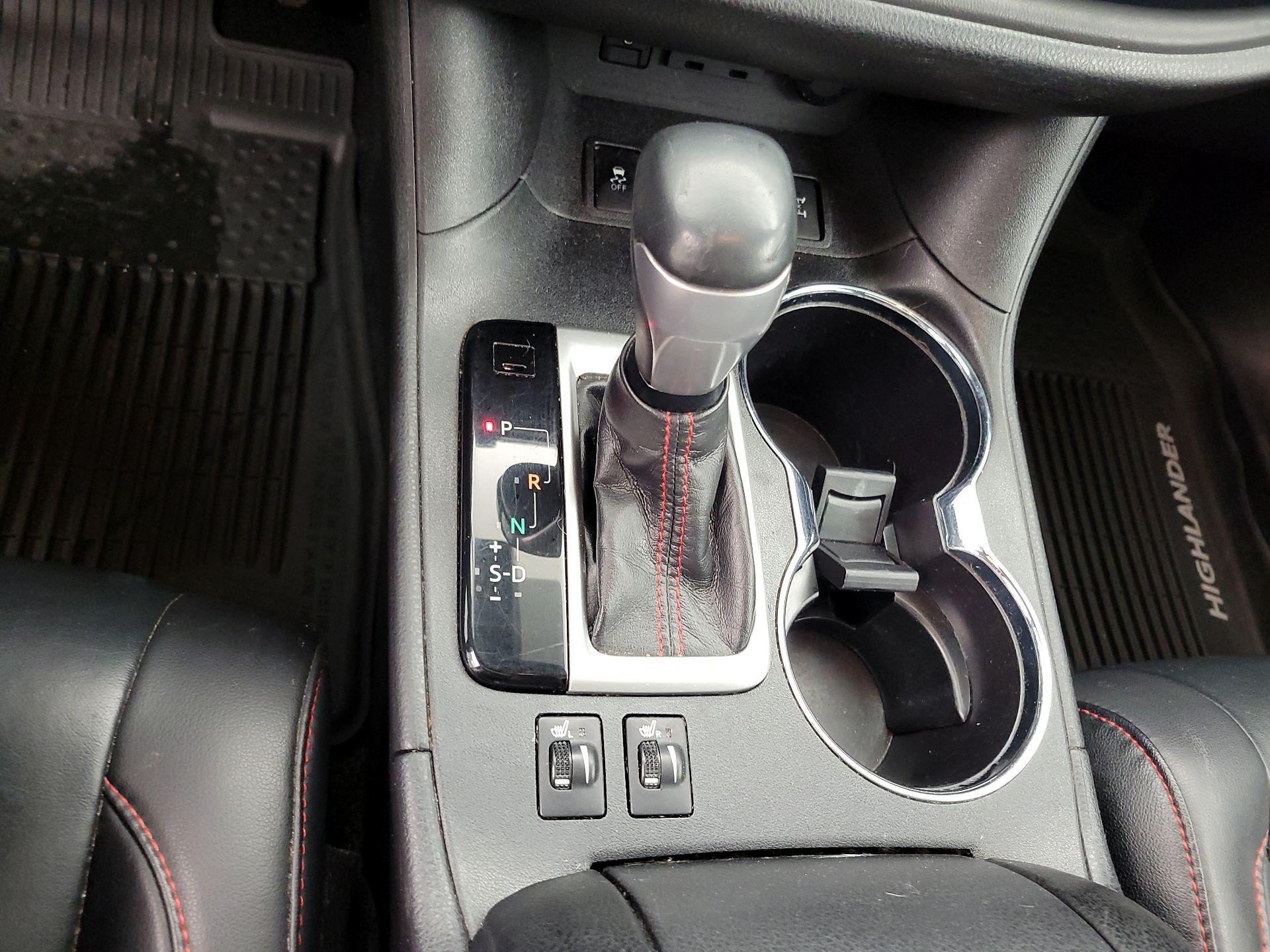 Thumbnail: 2019 Toyota Highlander - 18