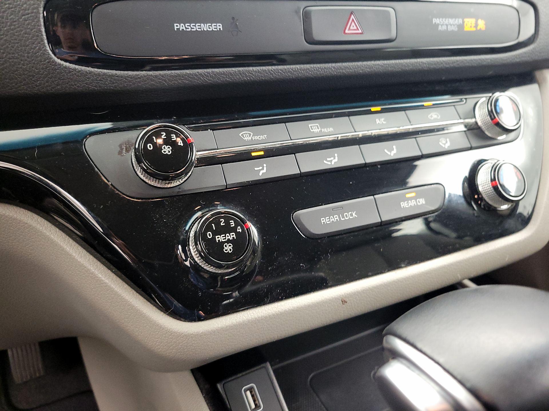 Thumbnail: 2019 Kia Sedona - 16