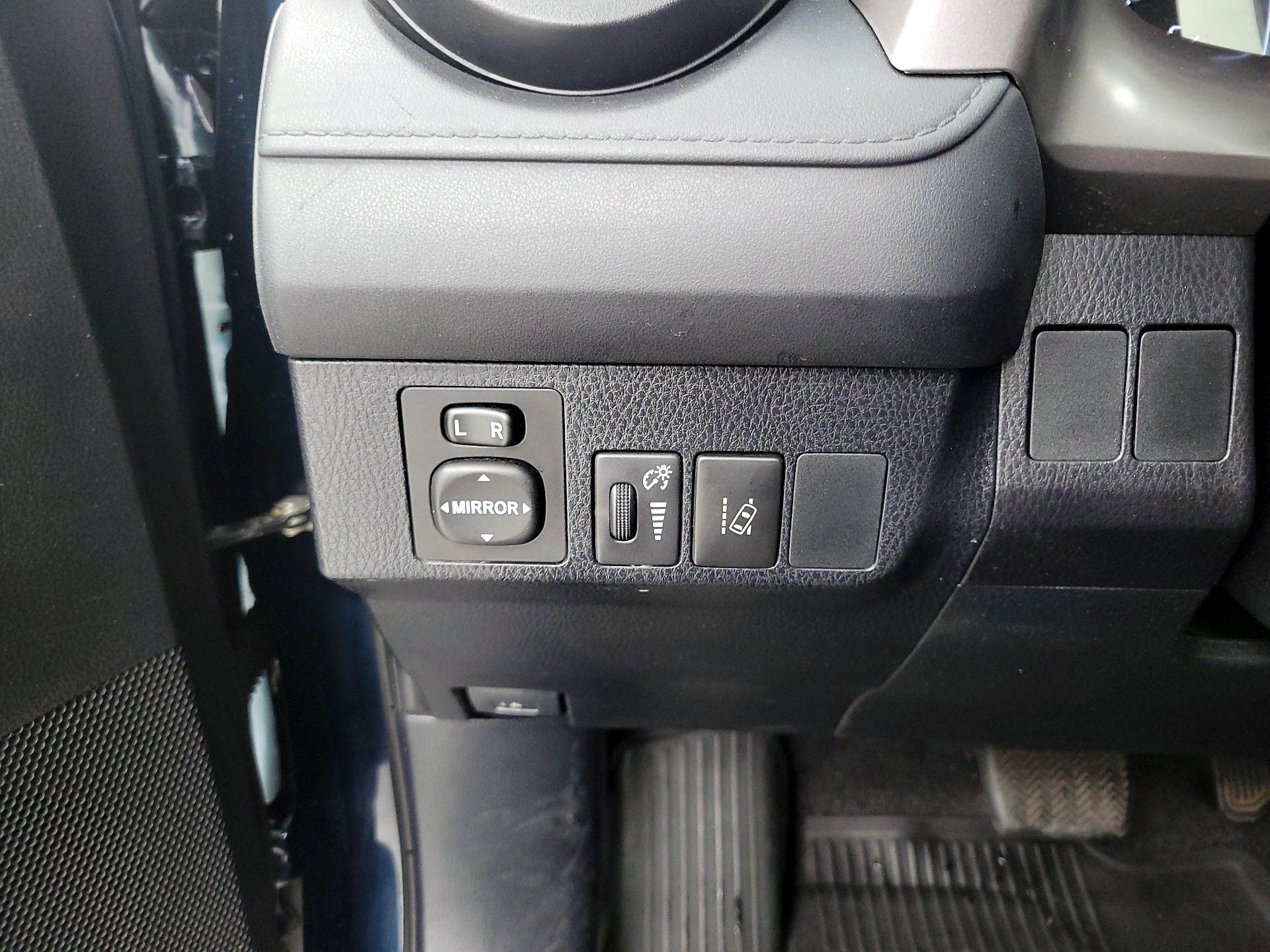 Thumbnail: 2018 Toyota RAV4 - 13